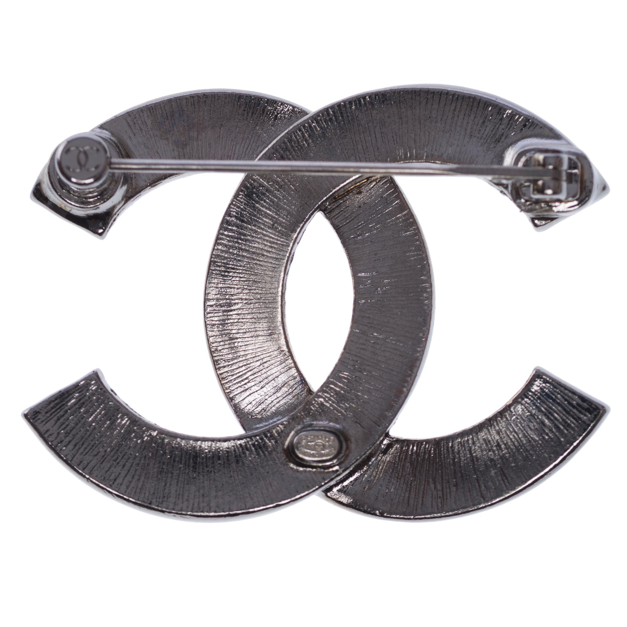 New Chanel CC brooch in blackened silver plated metal For Sale 2