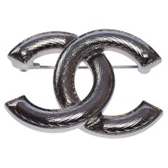 New Chanel CC brooch in blackened silver plated metal