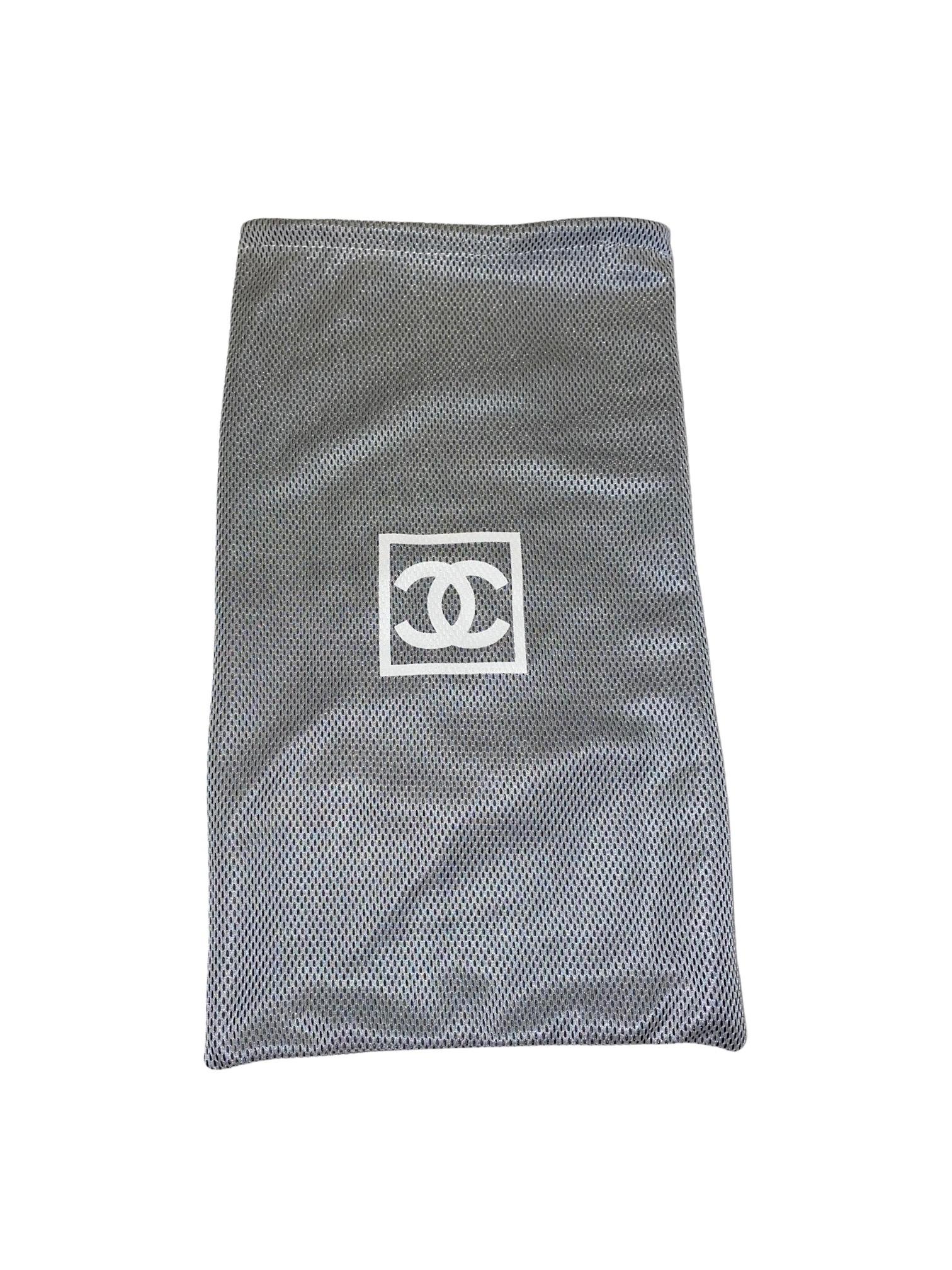 Serviette de plage de sport en tissu éponge à deux faces avec logo CC signé Chanel, neuve  en vente 1