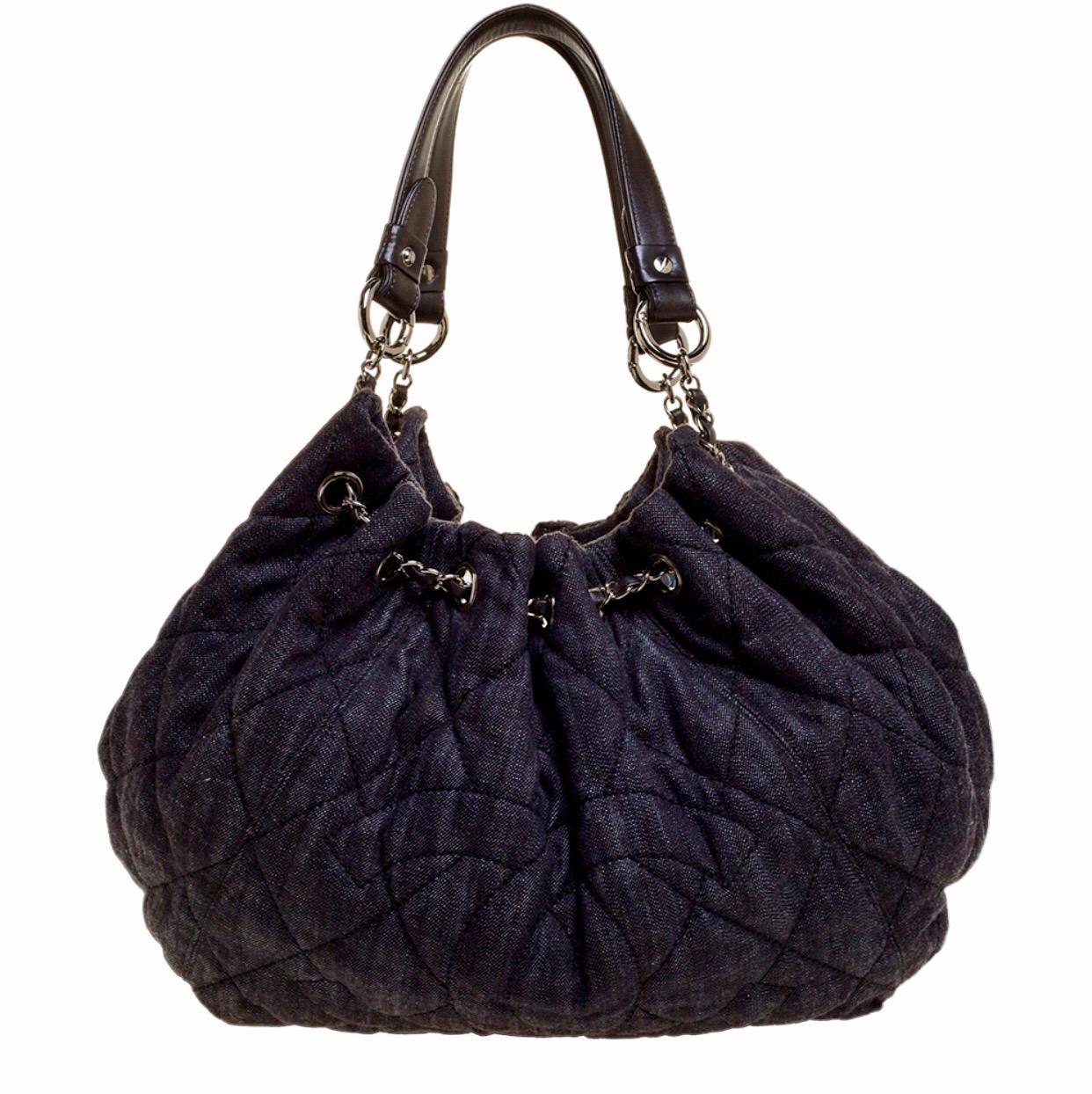 A CHANEL signature piece that will last you for many years
Made of beautiful durable dark denim with quilted detail - perfect craftmanship!
With silver-colored hardware
Huge CC CHANEL detail on front
Fully lined
Stamped inside 