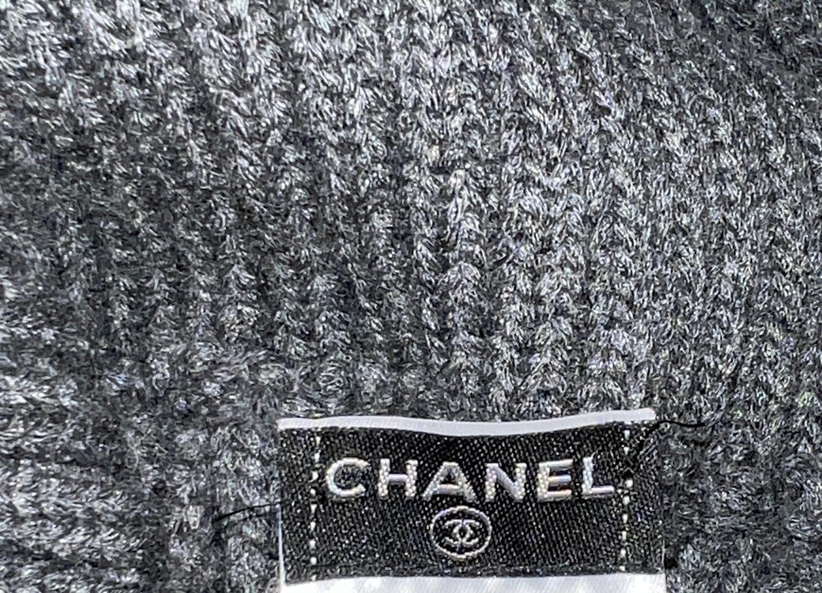 UNWORN Chanel Charcoal Grey Cashmere Blend Skirt Top Set Ensemble as Dress 38 In Excellent Condition For Sale In Switzerland, CH