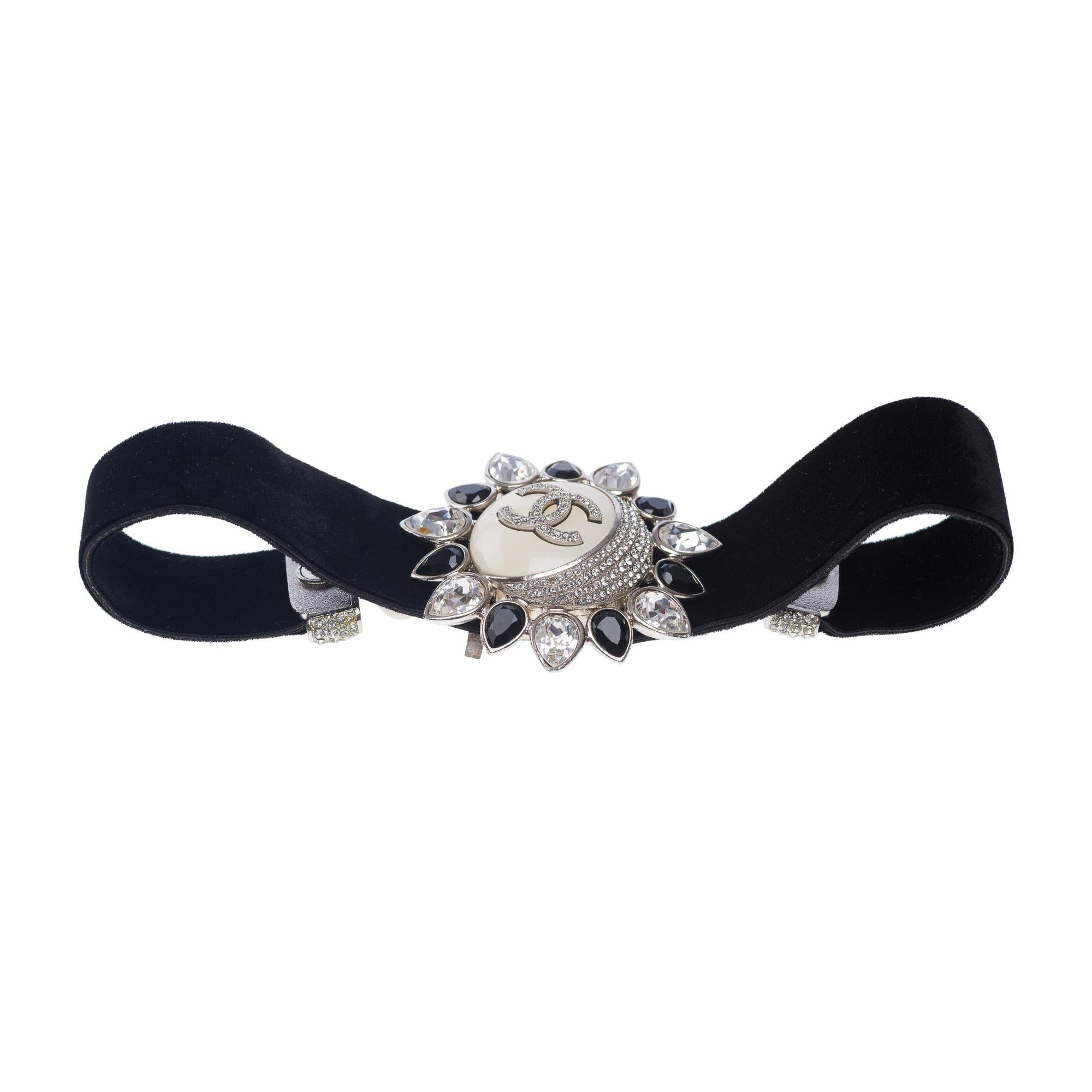 Contemporary New Chanel Choker in metal velvet strass&glass pearls silver black white&crystal For Sale