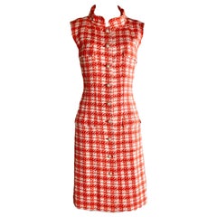 UNWORN Chanel Koralle & Elfenbeinfarbenes Fantasy Tweed-Kleid mit Kamelienbrosche 40