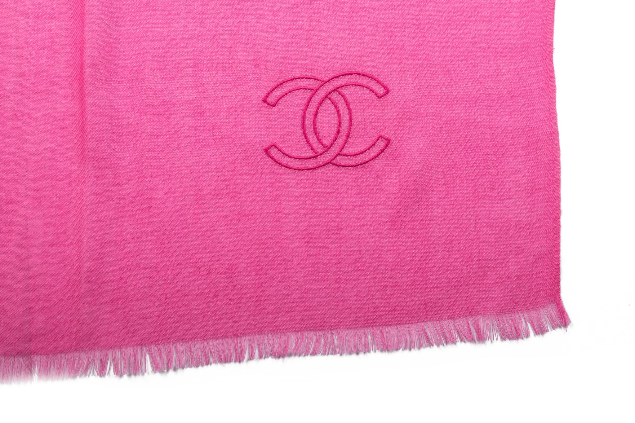 New Chanel Fuchsia Light Cashmere Shawl In New Condition For Sale In West Hollywood, CA