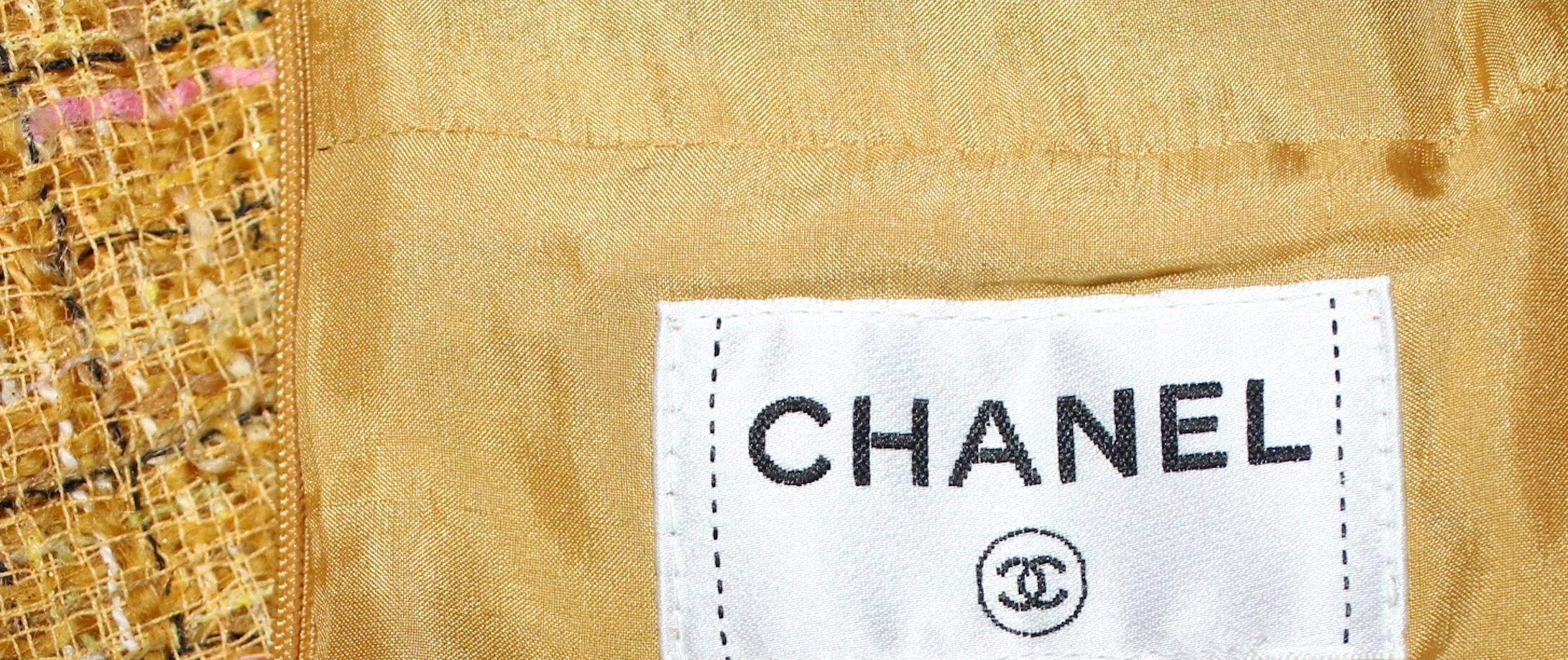 NOUVEAU Robe à franges en tweed métallisé doré fantaisie Chanel avec détails en cristal 42 Pour femmes en vente