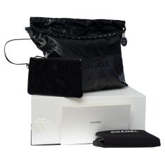 Chanel Grand Modele (GM) Tragetasche aus schwarzem gestepptem Leder mit Beutel, BHW