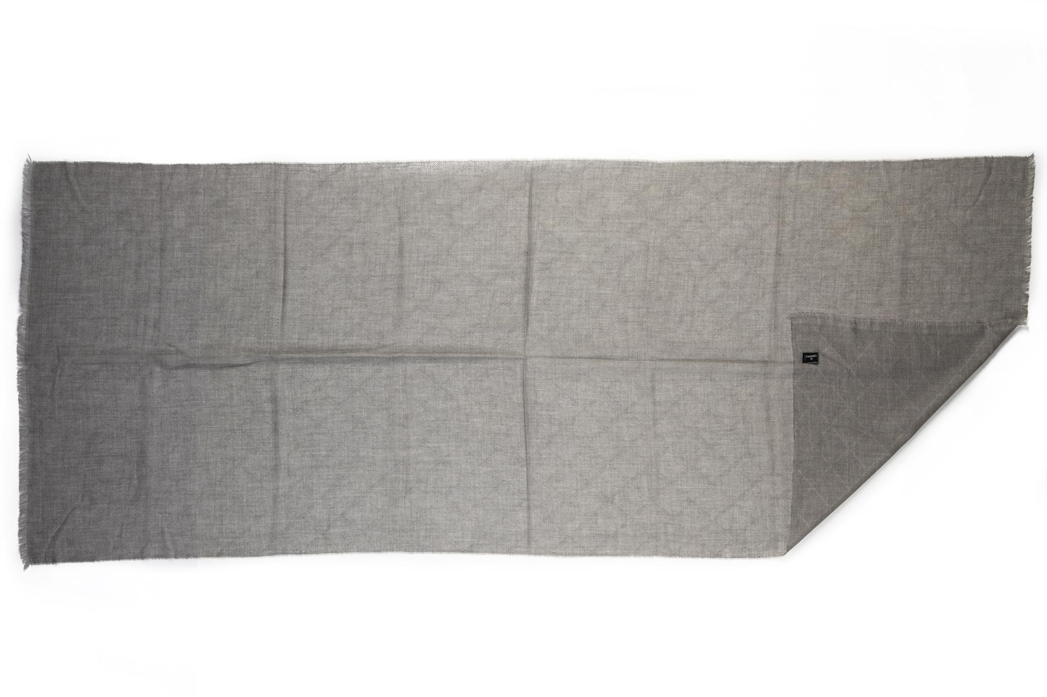 Chanel brandneue Kaschmir und Seide grau Kamelie Design Schal. Pflegeetikett.