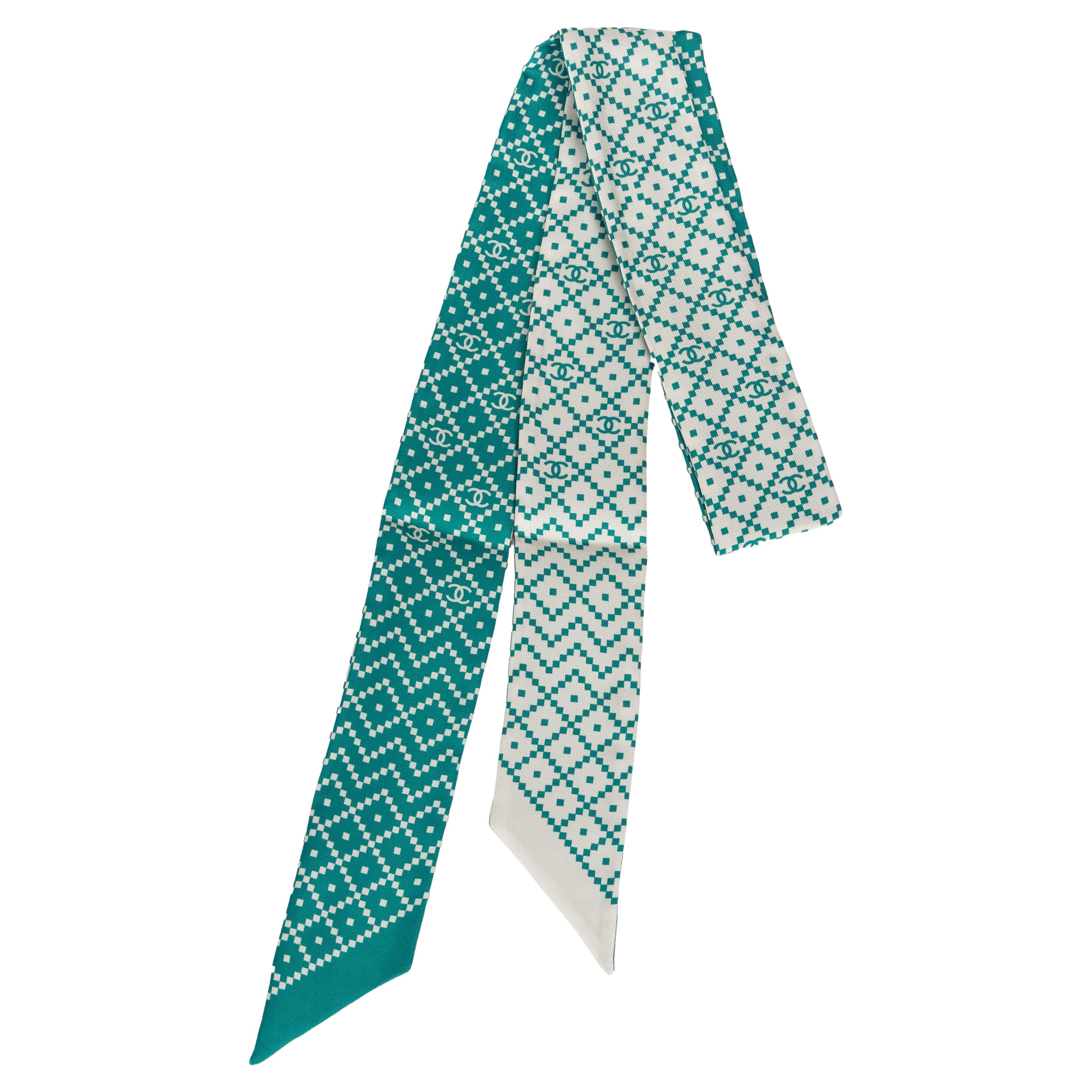 Nuevo Chanel Bufanda Twilly Logo Verde y Blanco
