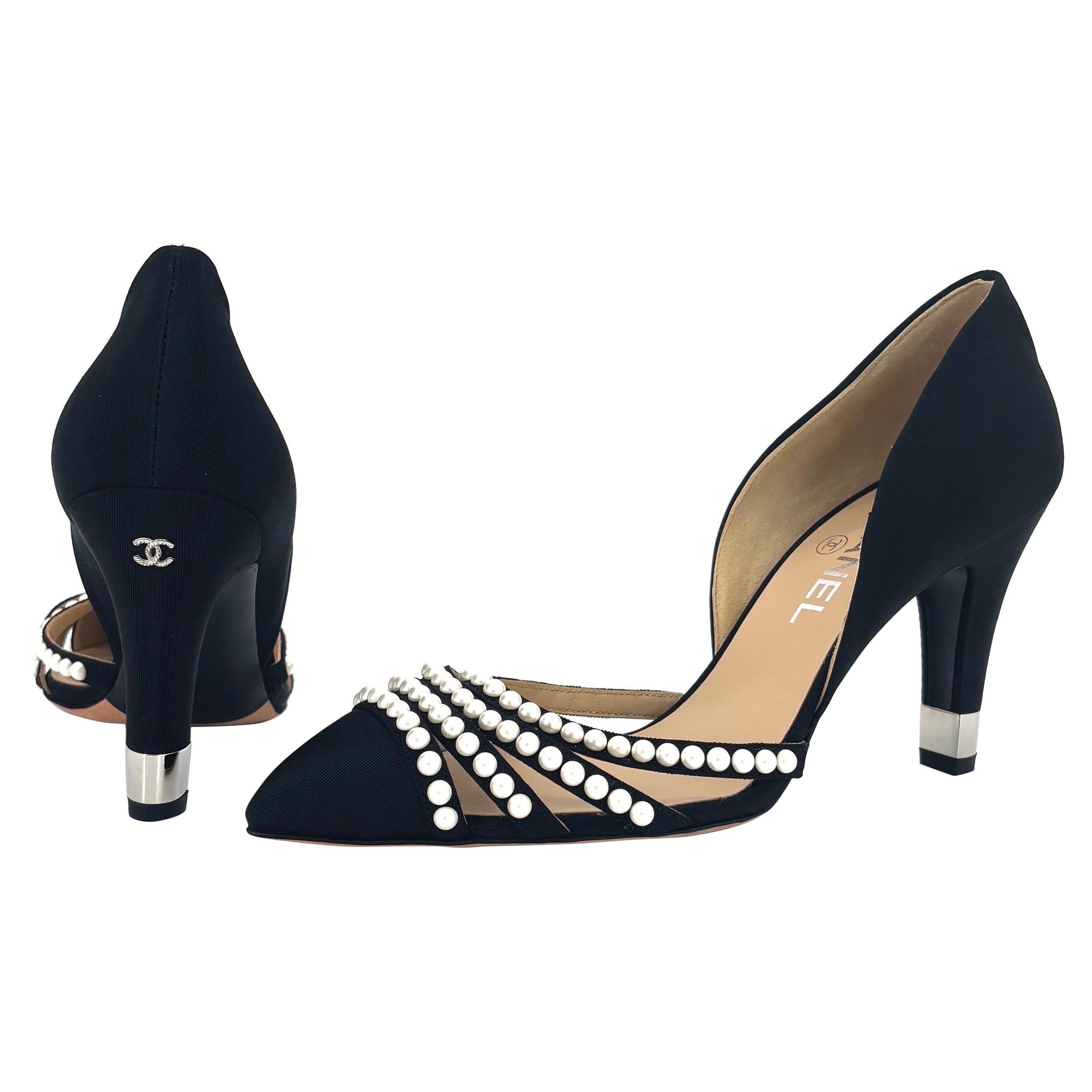 NEW Chanel Grosgrain Pearl Embellished CC Black Pointed Toe D
Orsay Pumps 38 in vendita