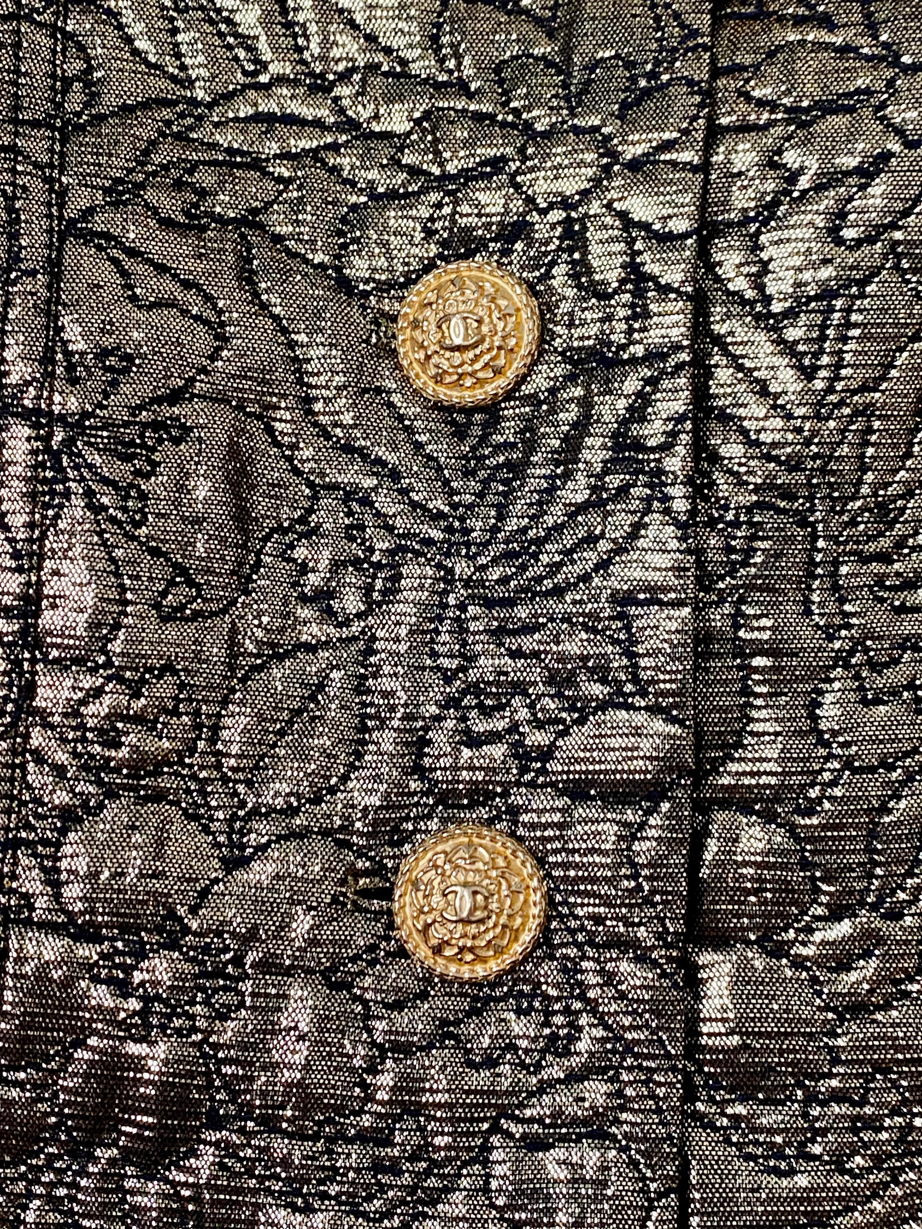 UNWORN Chanel FW 1996 Iconic Golden Metallic 3D Structured Jacket Blazer  40 In Excellent Condition For Sale In Switzerland, CH