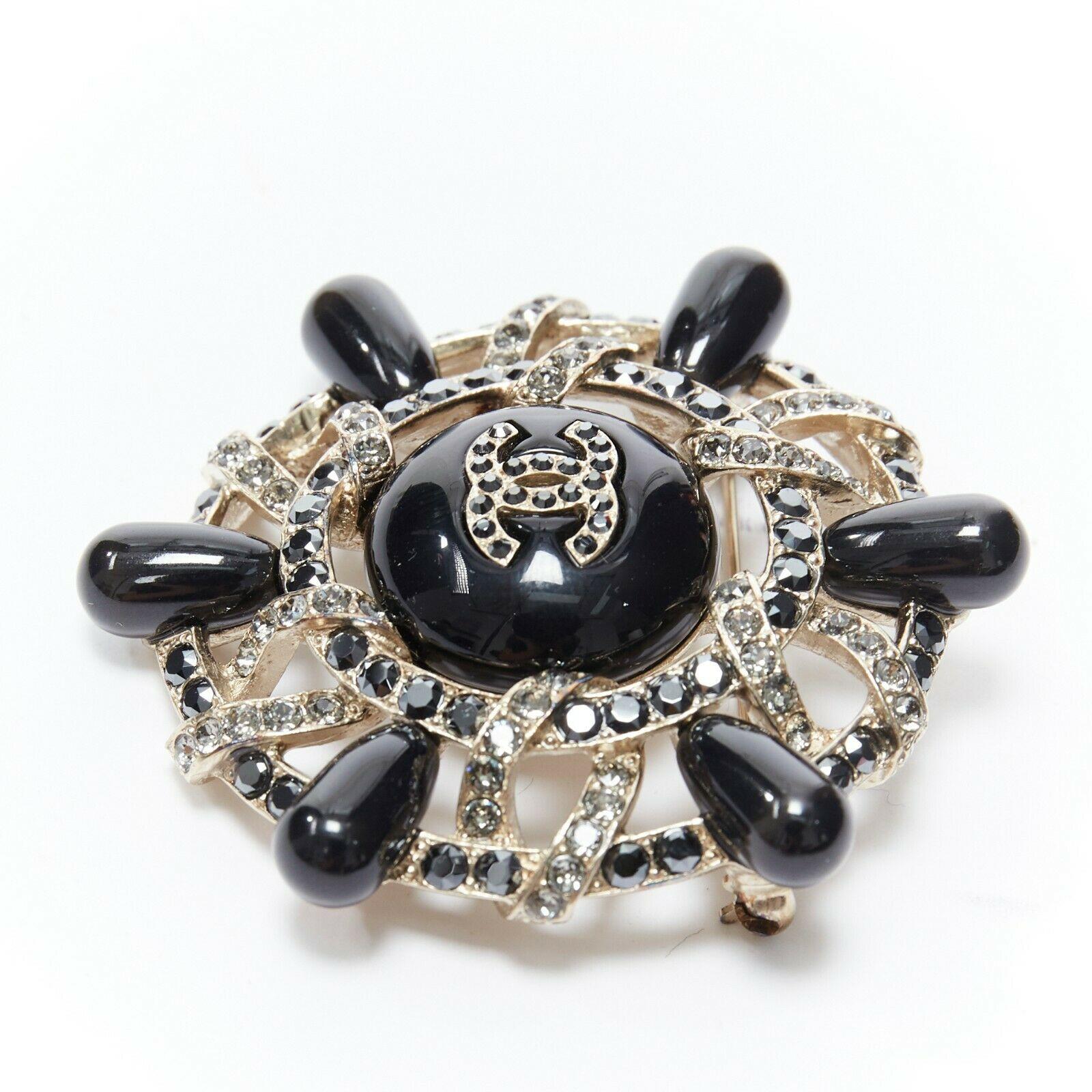 new CHANEL KARL LAGERFELD black enamel strass crystal embellished CC pin brooch In Excellent Condition In Hong Kong, NT