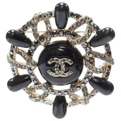 new CHANEL KARL LAGERFELD black stone strass crystal embellished CC pin brooch