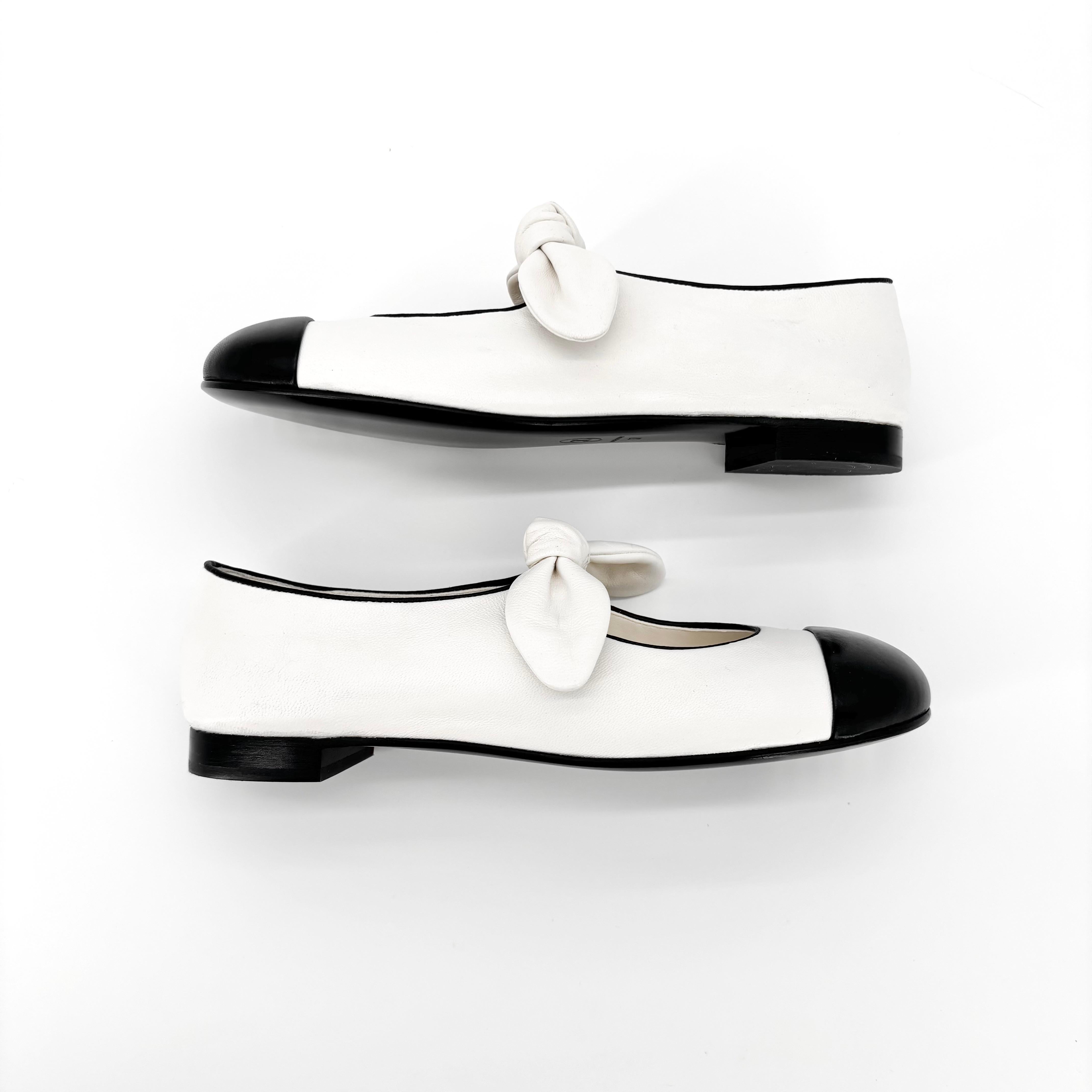 NEW Chanel Lambskin Bow Maryjane CC Cap Toe Flats 37 in vendita 1