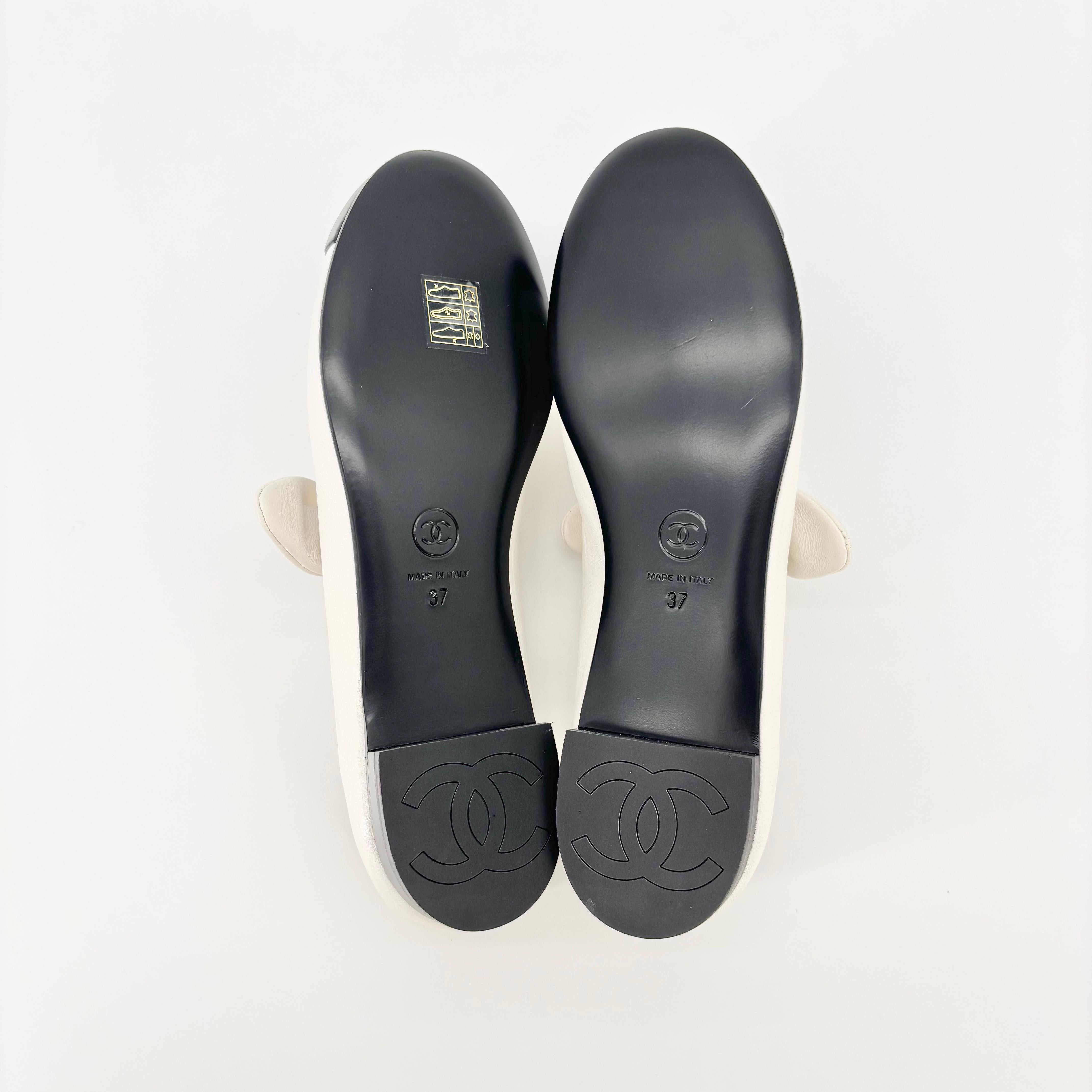 NEW Chanel Lambskin Bow Maryjane CC Cap Toe Flats 37 in vendita 2