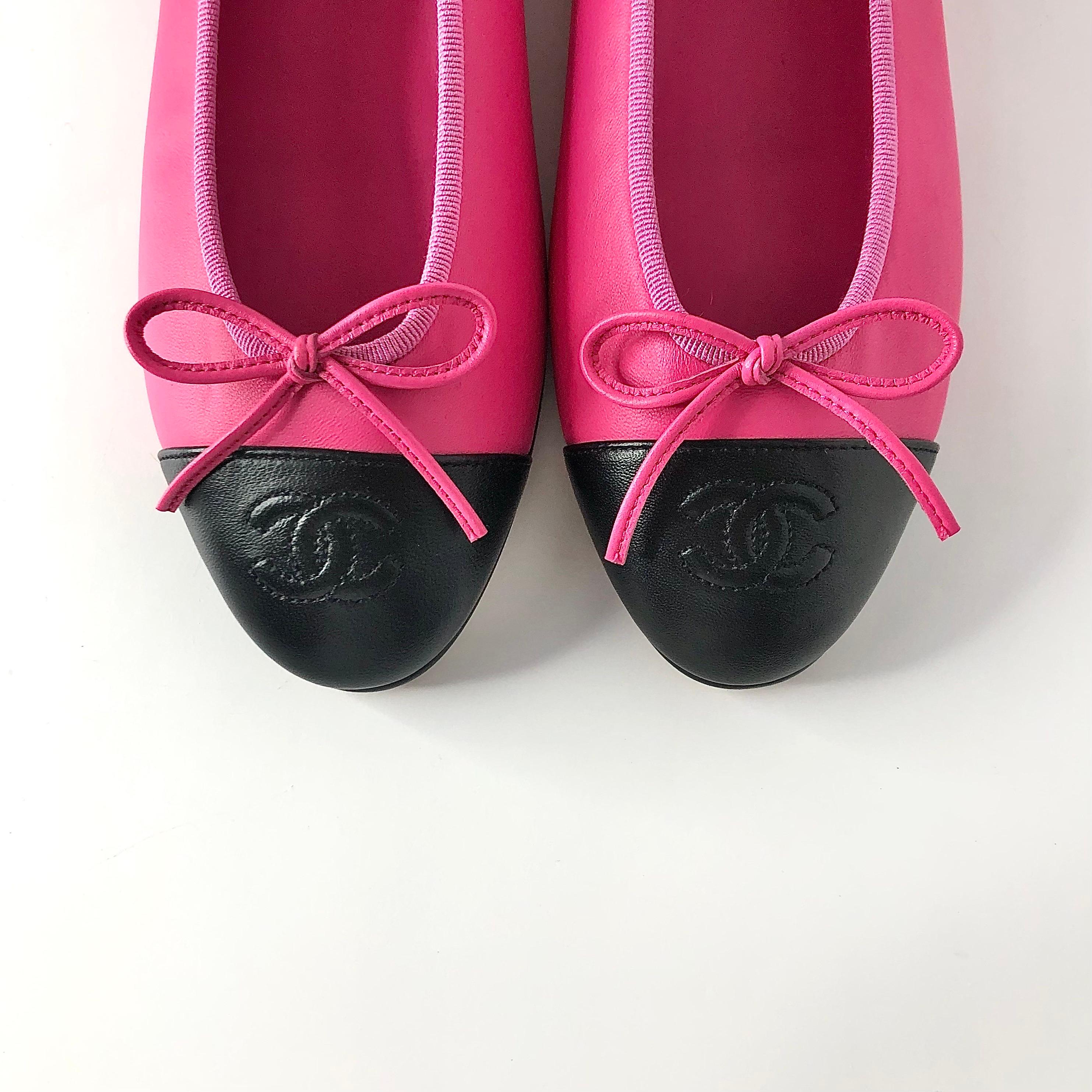 NEW Chanel Lambskin CC Logo Bow Fuchsia Cap Toe Ballerina Flats 38 In condizioni ottime in vendita a Mechanicsville, VA