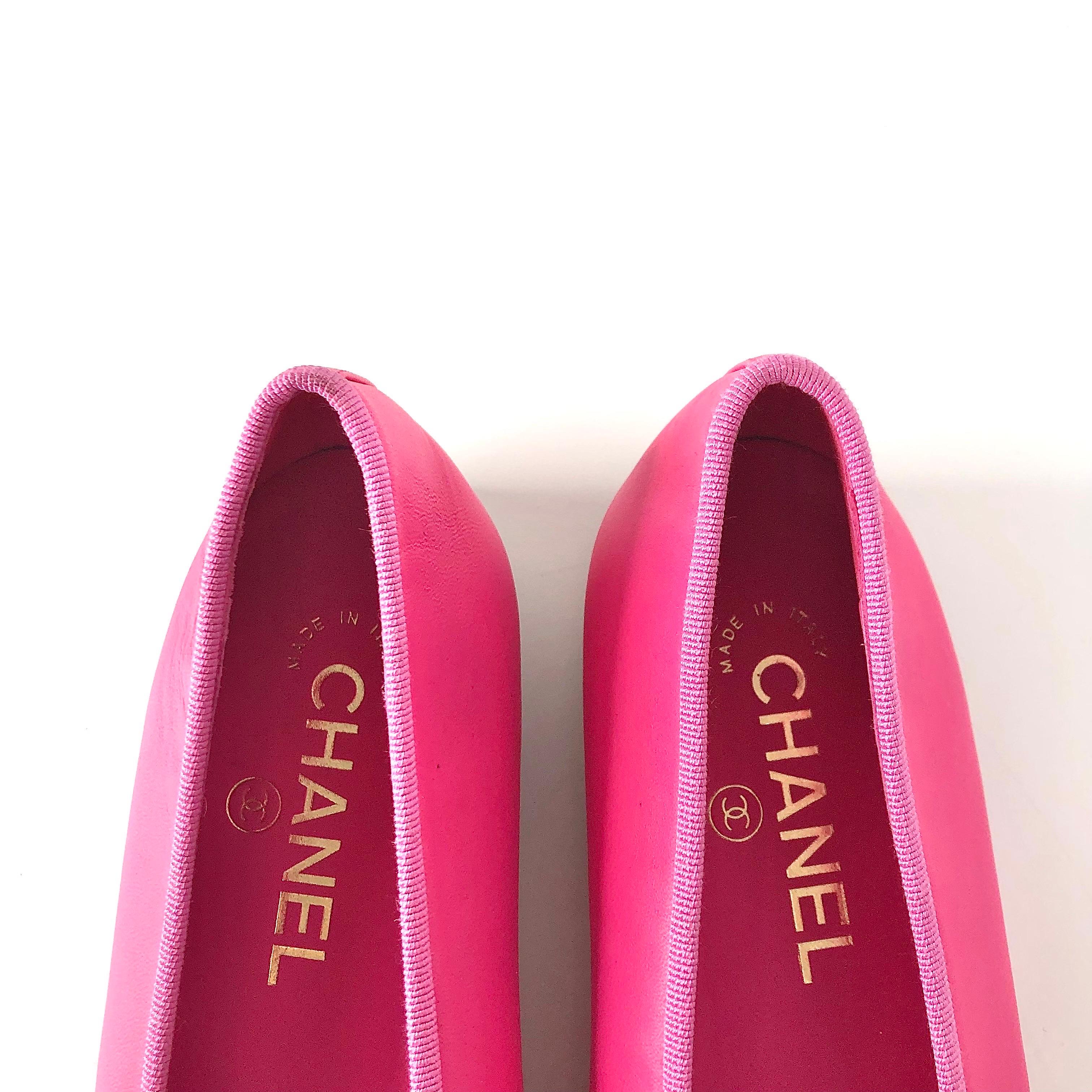 Donna NEW Chanel Lambskin CC Logo Bow Fuchsia Cap Toe Ballerina Flats 38 in vendita