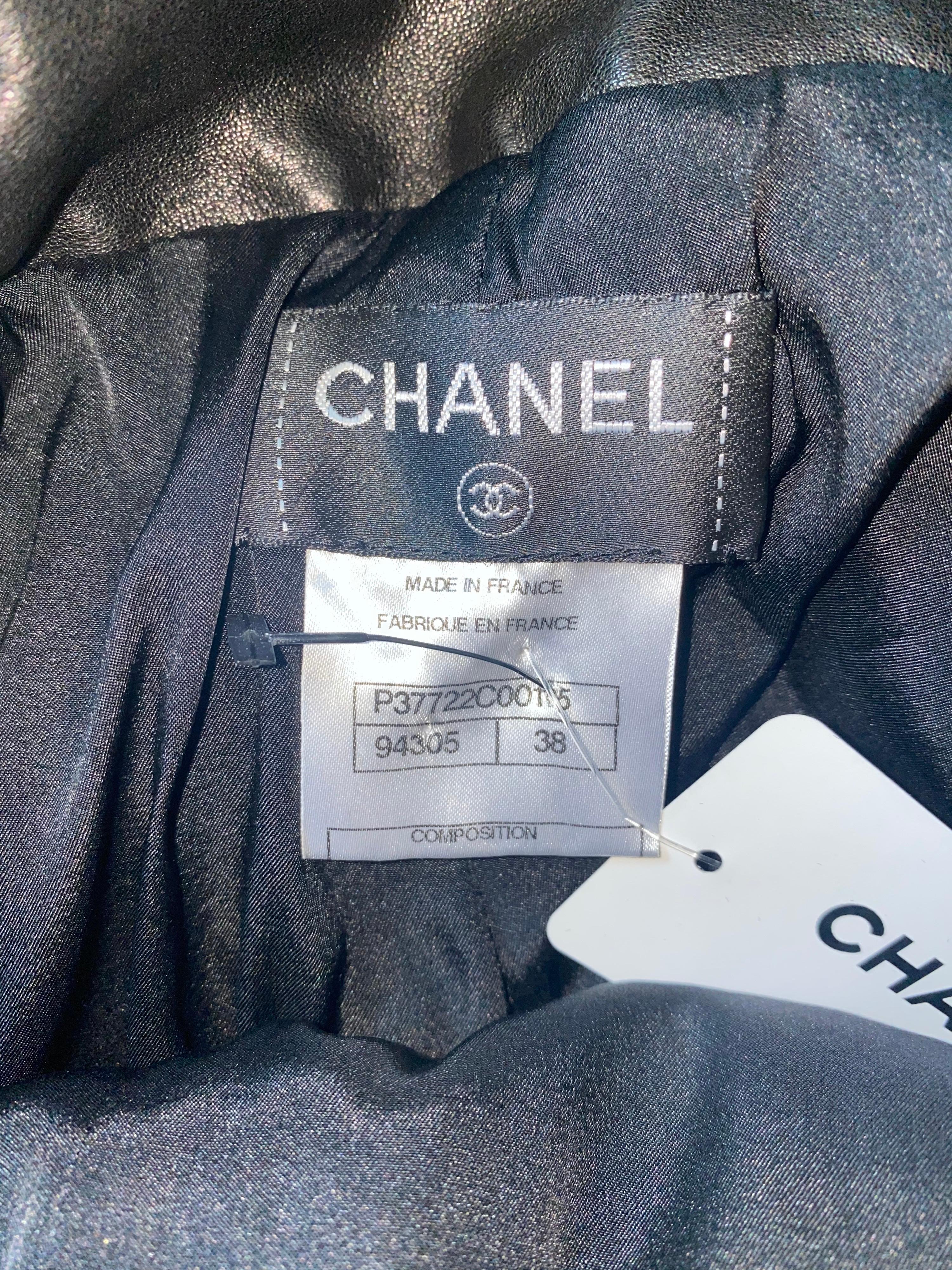 NEU Chanel Lammfell Stretch Skinny Lederhose mit Metallic Trim CC Logo 38 (Schwarz) im Angebot