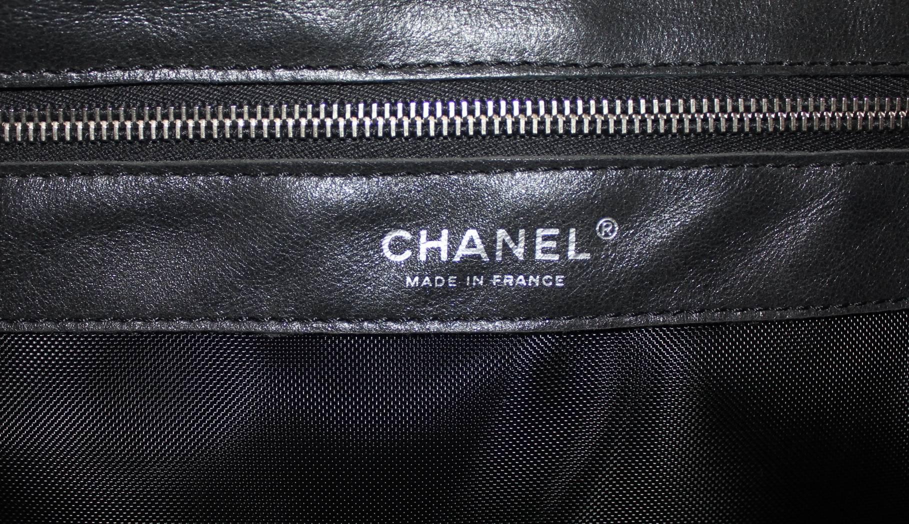 NEW Chanel Leather CC  Logo Large 