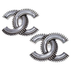 Chanel Maxi CC en émail et métal argenté
