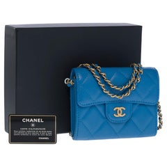 Chanel Mini-Brieftasche an Kette (WOC) Umhängetasche aus blauem gestepptem Leder, GHW