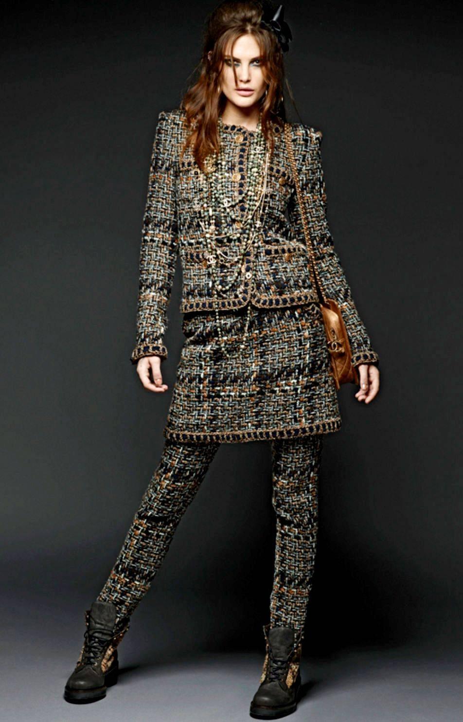 Chanel - Robe en tweed métallisé fantaisie avec détails tressés 40, état neuf en vente 2