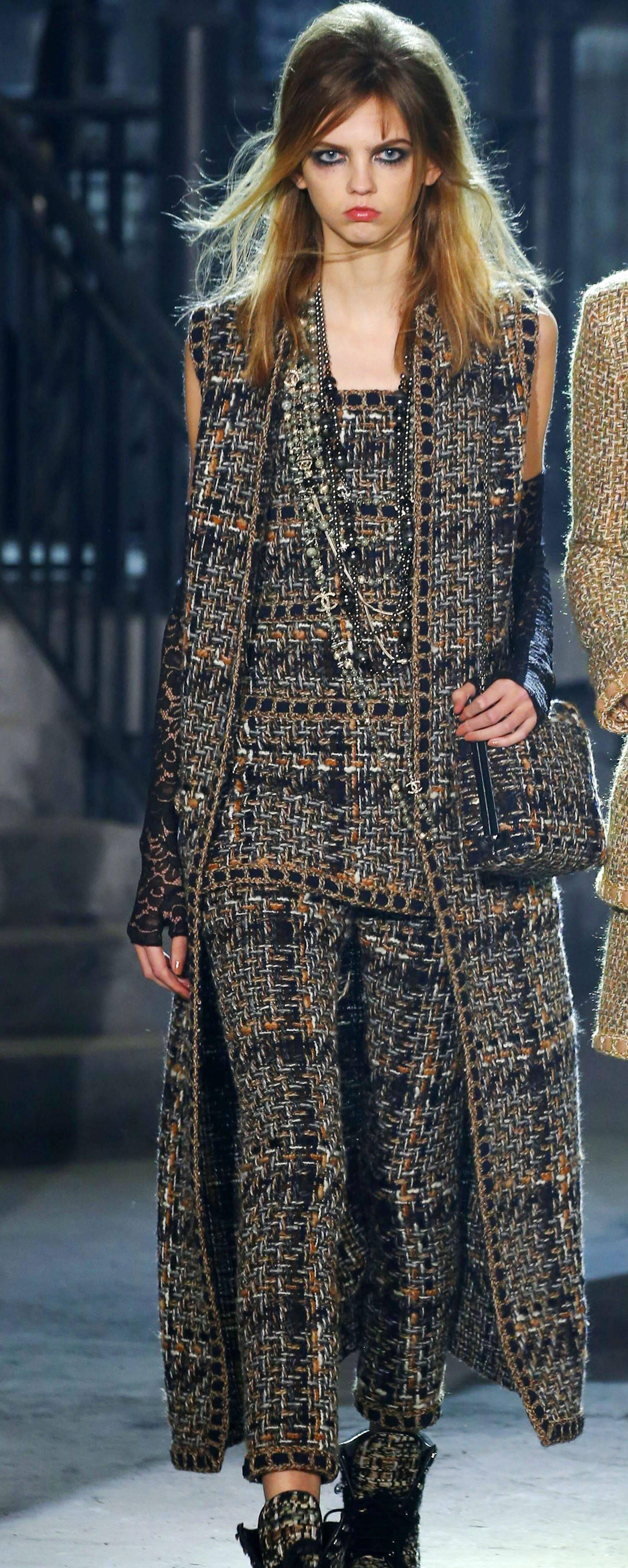 Chanel - Robe en tweed métallisé fantaisie avec détails tressés 40, état neuf en vente 3