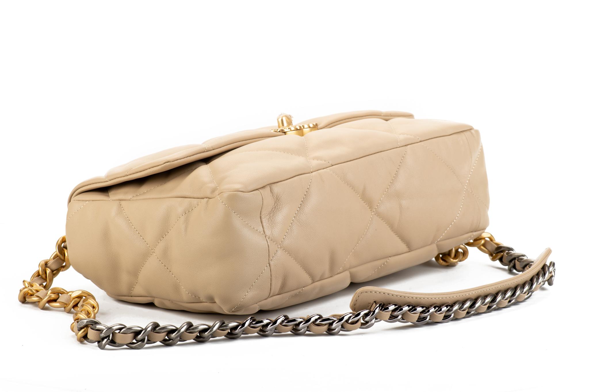 New Chanel Rare Quilted Beige 19 Bag  In New Condition In West Hollywood, CA