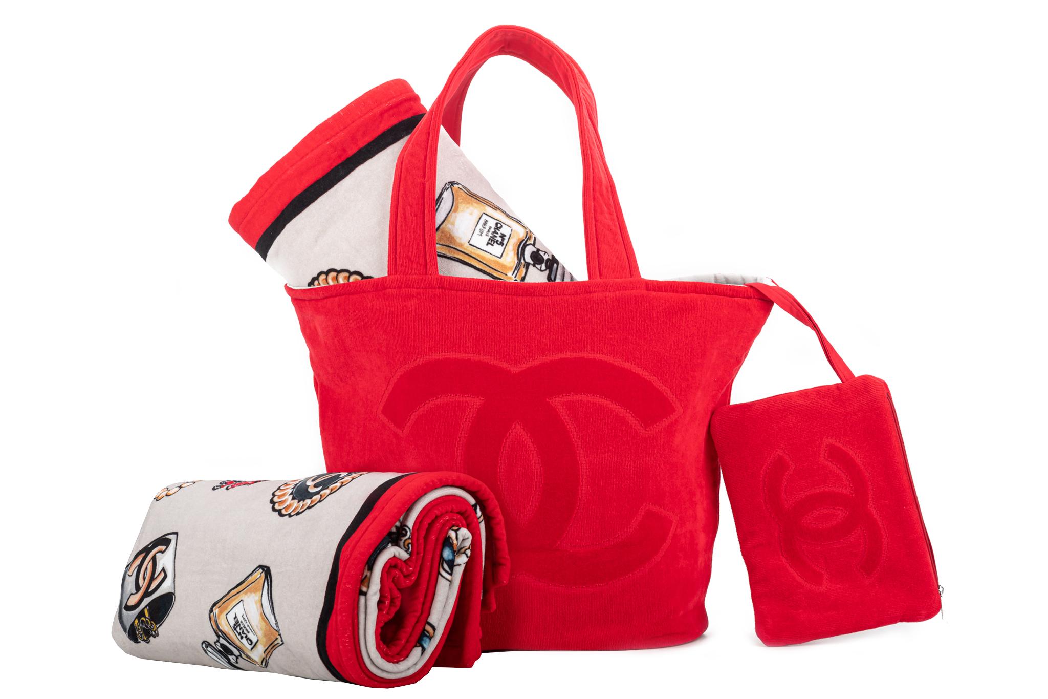 Nouveau ensemble de serviettes de plage et de sacs à dos rouges Chanel au design emblématique en vente 7