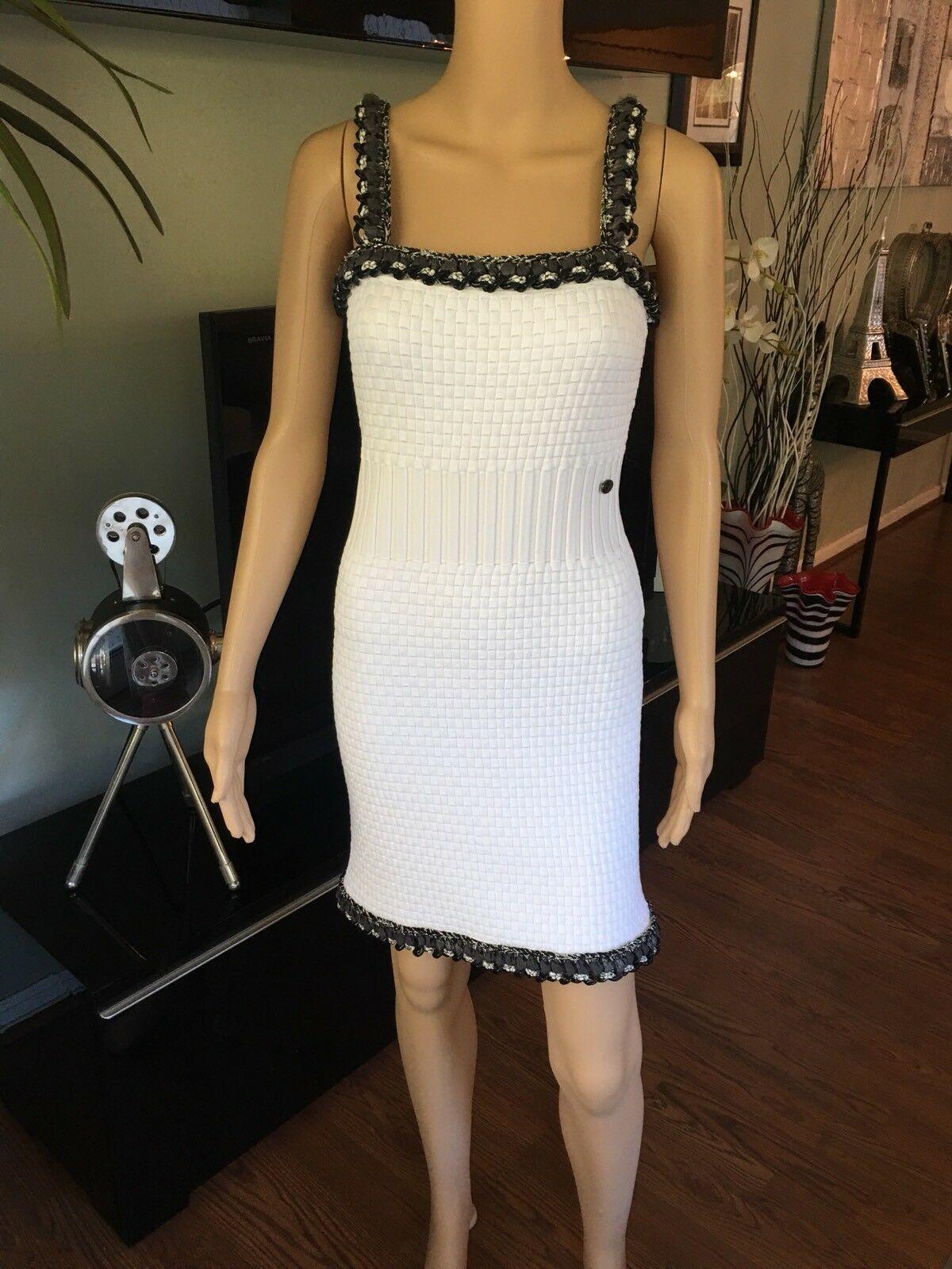 De las mujeres Chanel S/S 2014 Mini Vestido Blanco de Punto con Cinturón y Adornos de Cadenas en venta