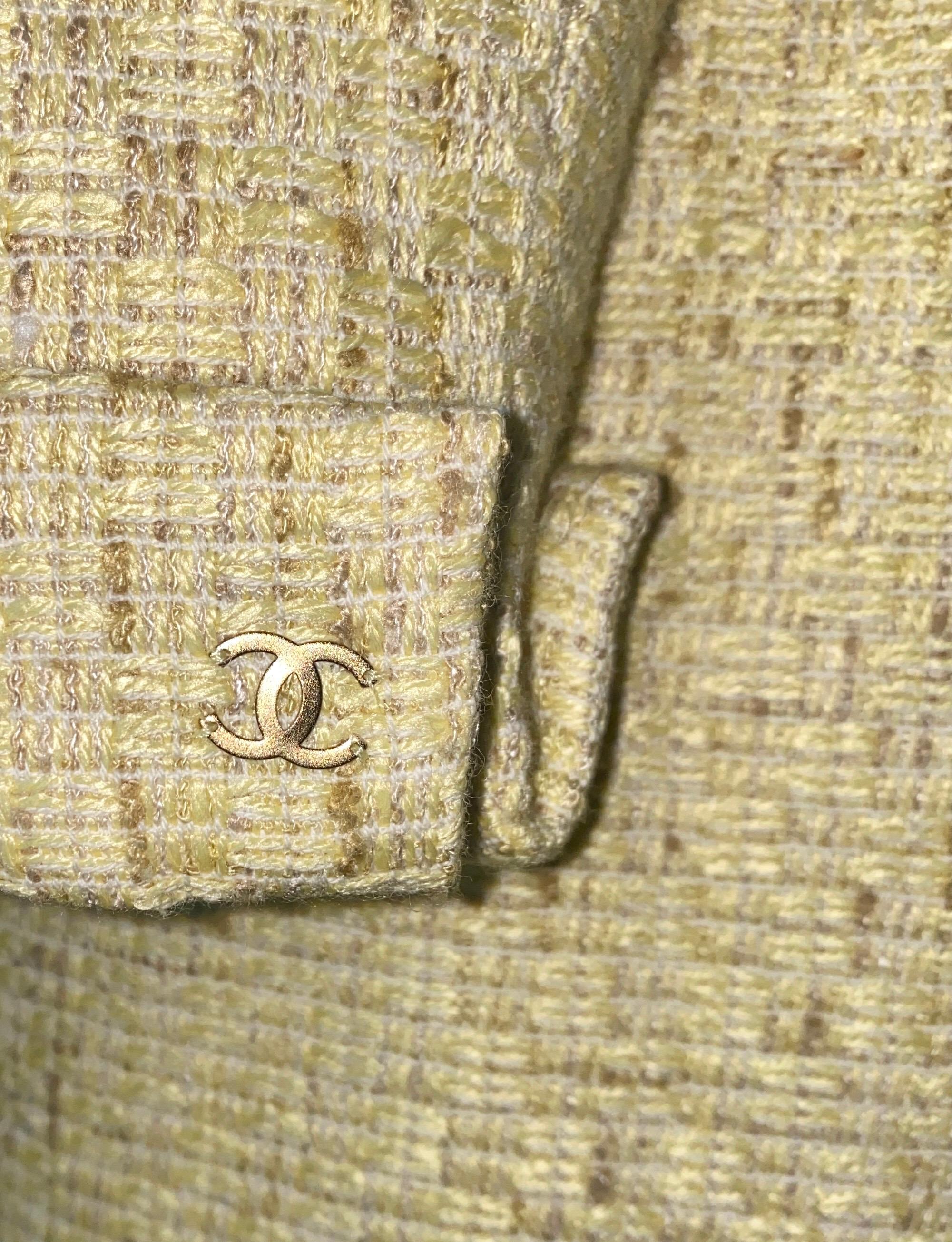 UNWORN Chanel Timeless Lesage Manteau en tweed avec plaque CC Logo 42 Pour femmes en vente