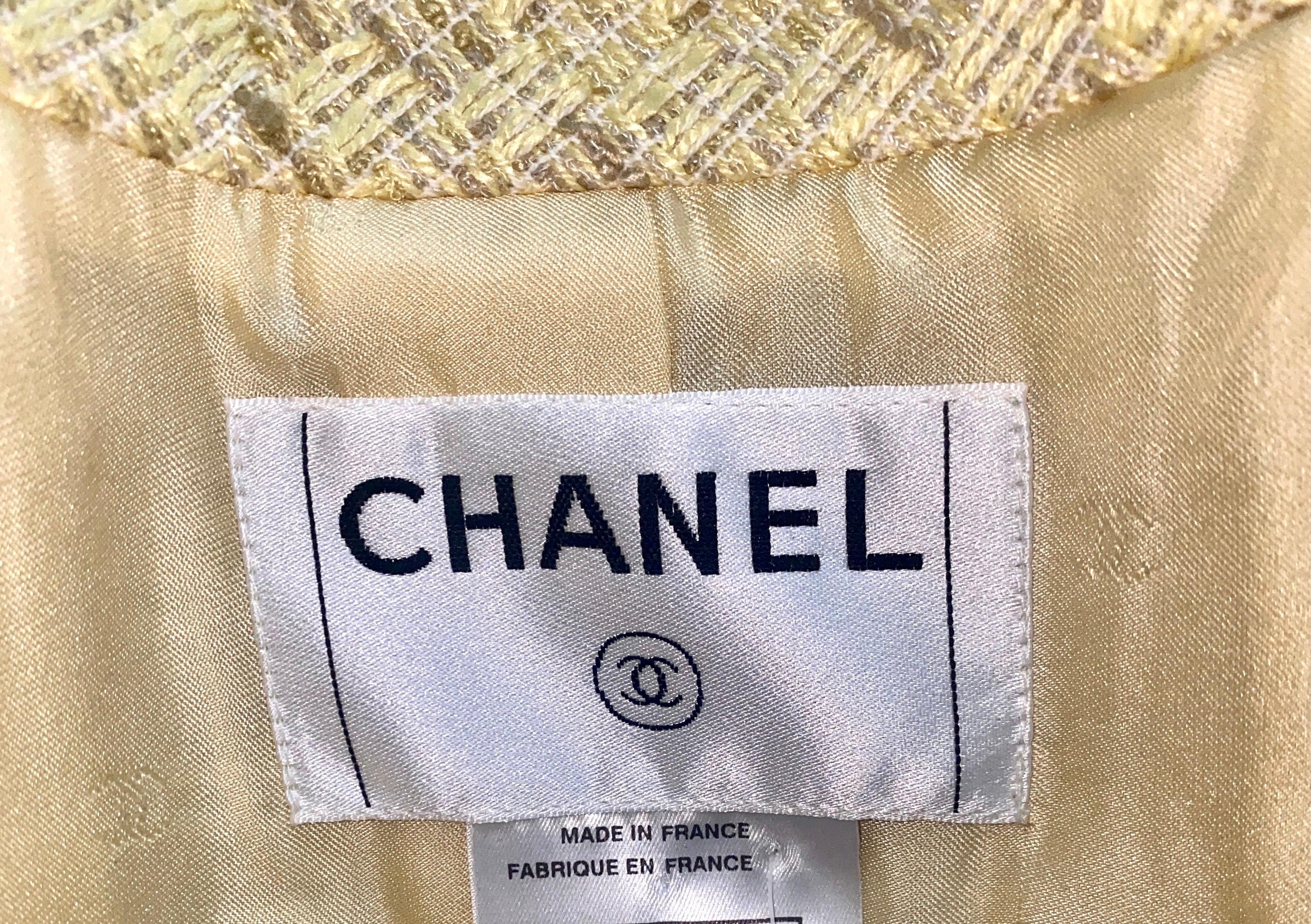 UNWORN Chanel Timeless Lesage Tweed Coat with CC Logo Plate 42 For Sale 4