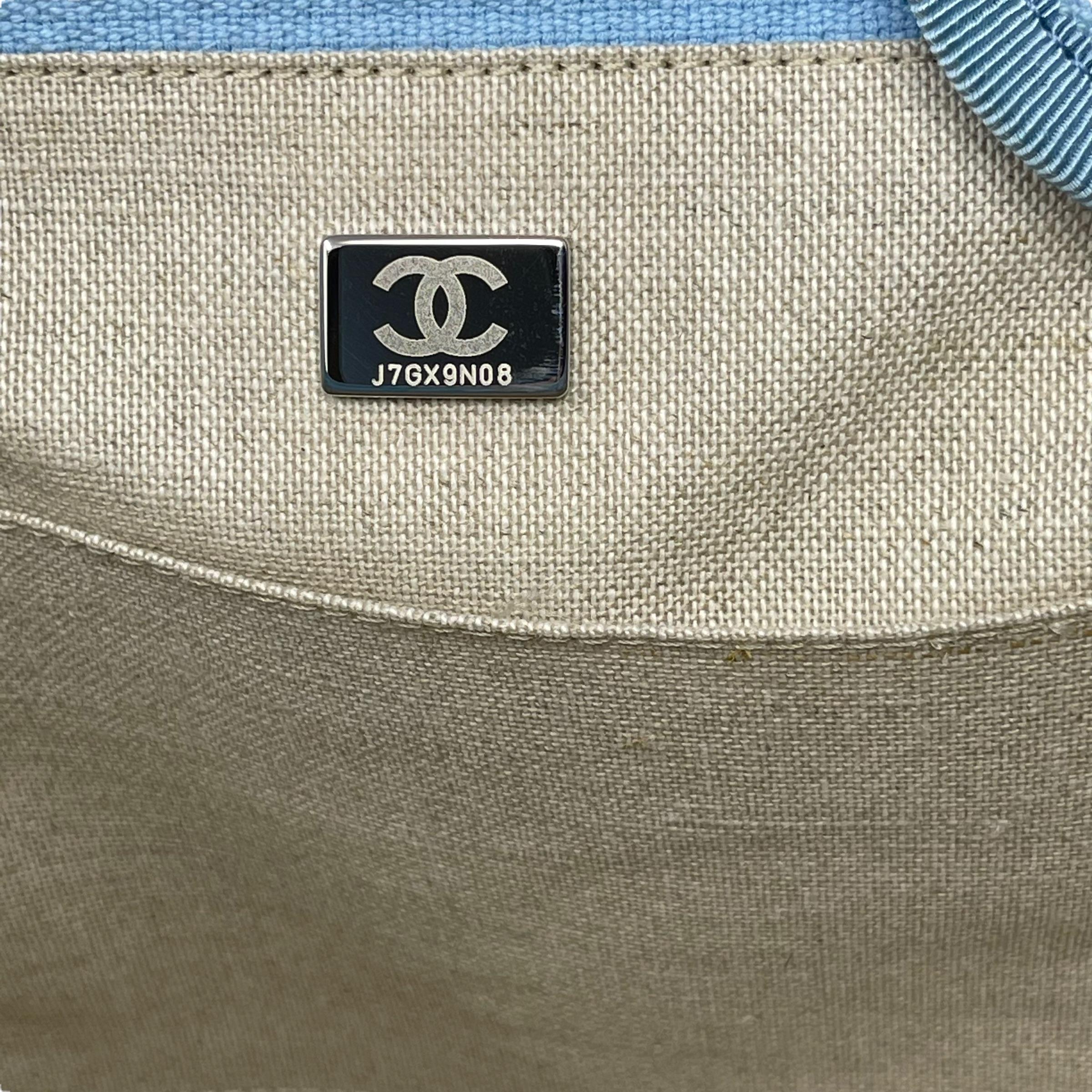 NEU Chanel Kleine Deauville Einkaufstasche Blau Boucle Silber Hardware Tote Bag im Angebot 8