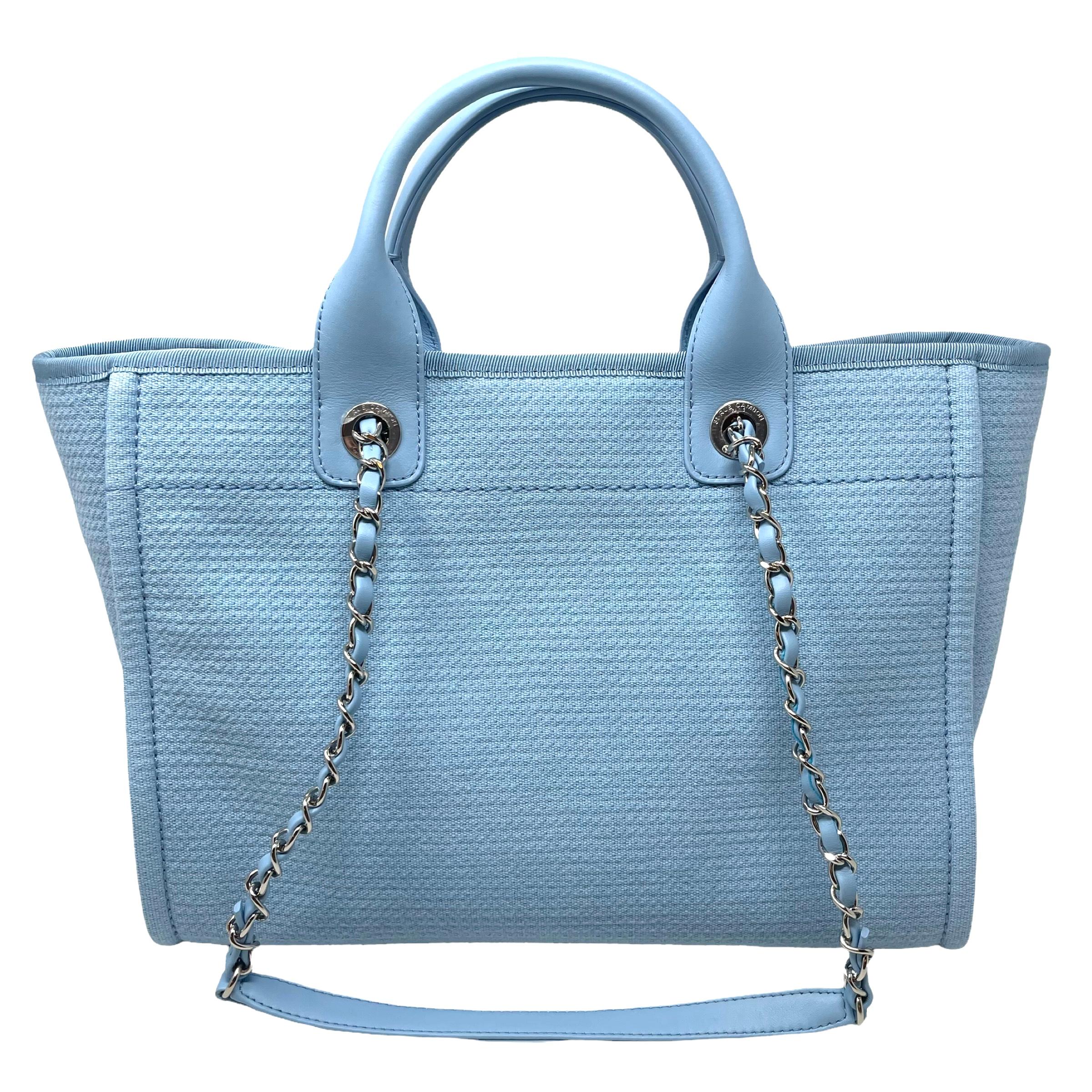 NEU Chanel Kleine Deauville Einkaufstasche Blau Boucle Silber Hardware Tote Bag Damen im Angebot