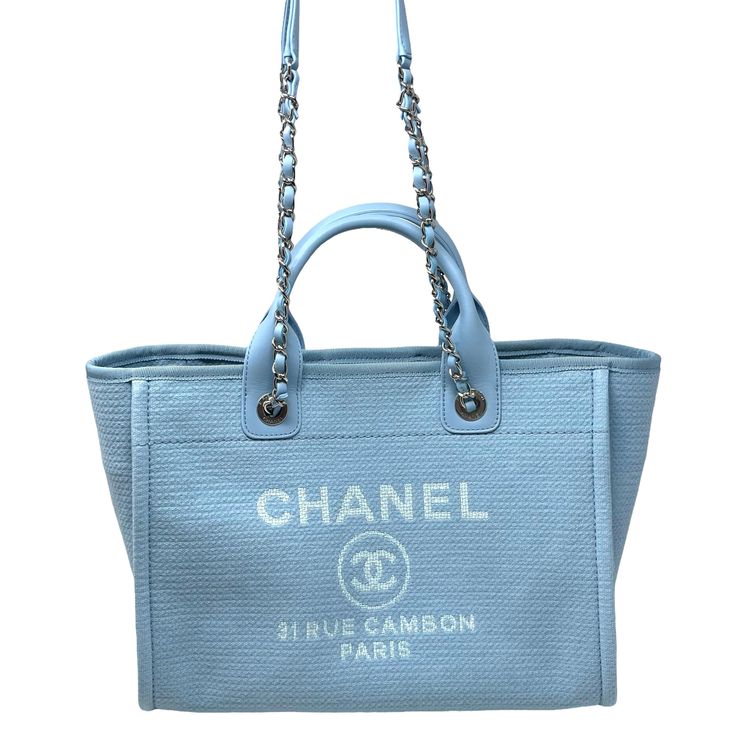 NEU Chanel Kleine Deauville Einkaufstasche Blau Boucle Silber Hardware Tote Bag im Angebot 1
