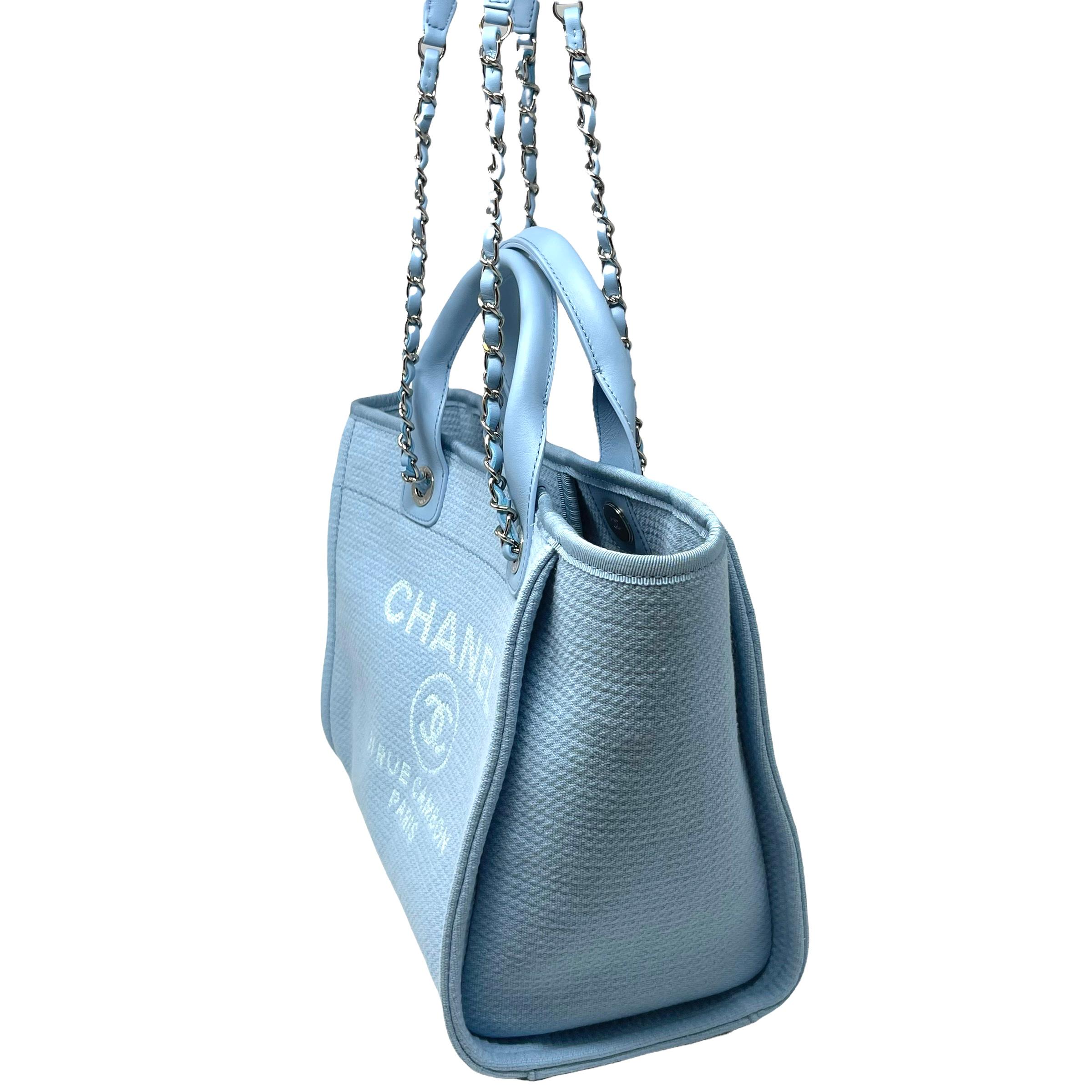 NEU Chanel Kleine Deauville Einkaufstasche Blau Boucle Silber Hardware Tote Bag im Angebot 2
