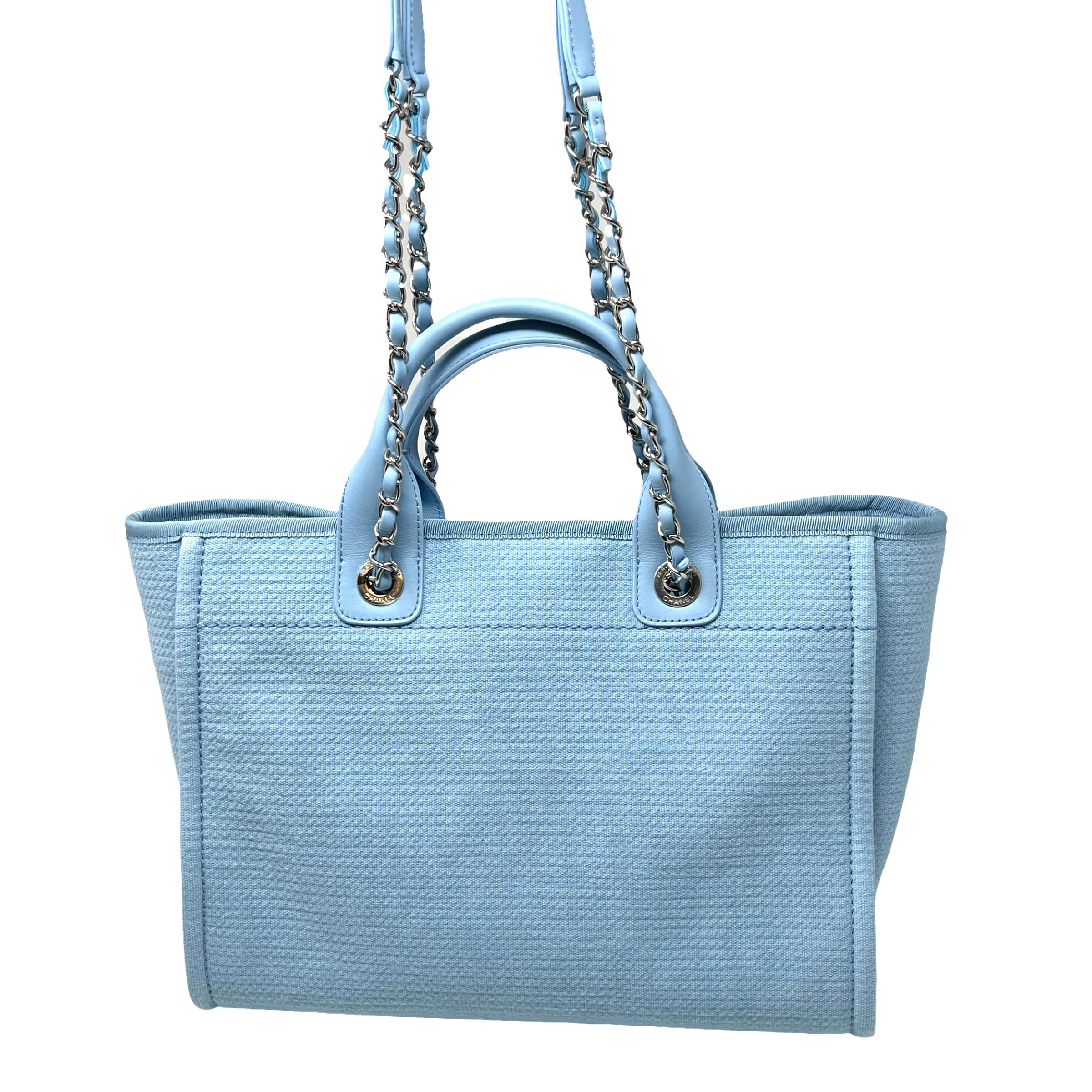 NEU Chanel Kleine Deauville Einkaufstasche Blau Boucle Silber Hardware Tote Bag im Angebot 3