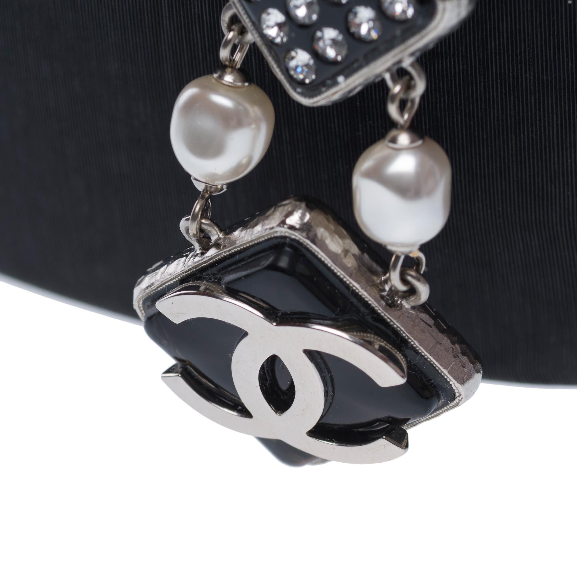 New Chanel Tie Necklace with rhinestone and pearl details In New Condition For Sale In Paris, IDF