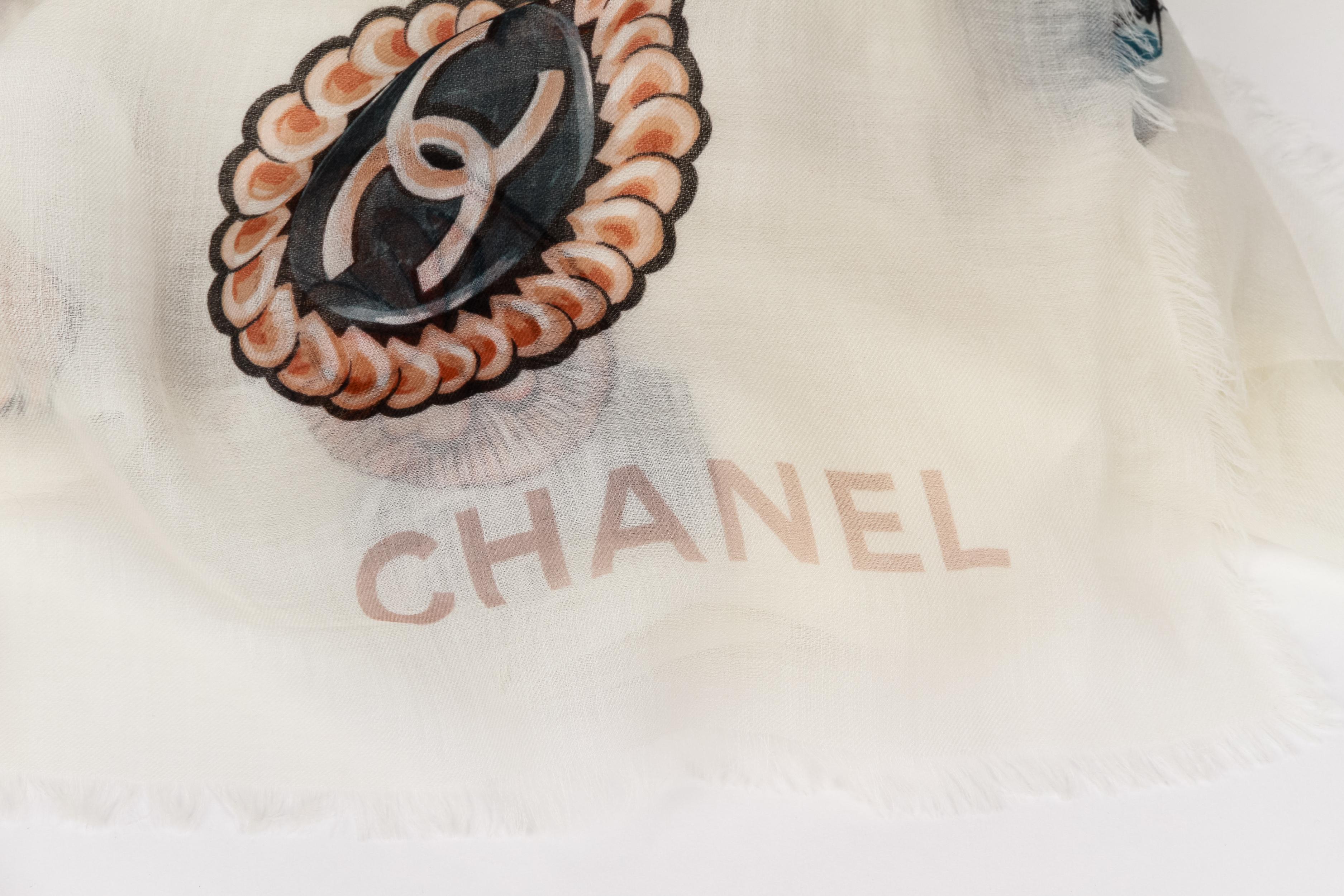 Donna New Chanel Scialle bianco in cashmere Gripoix XL in vendita