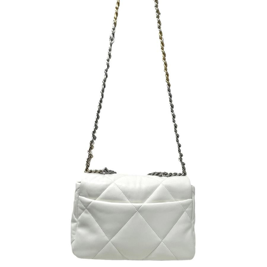 NEW Chanel White Small 22S Lambskin Chanel 19 Flap Bag Crossbody Shoulder Bag For Sale 6