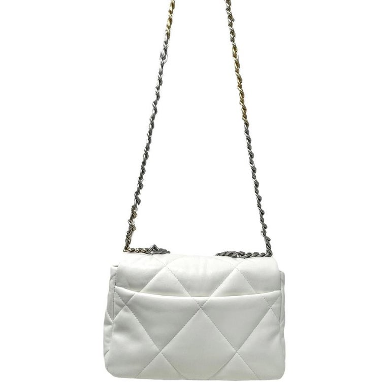 NEW Chanel White Small 22S Lambskin Chanel 19 Flap Bag Crossbody Shoulder  Bag For Sale at 1stDibs