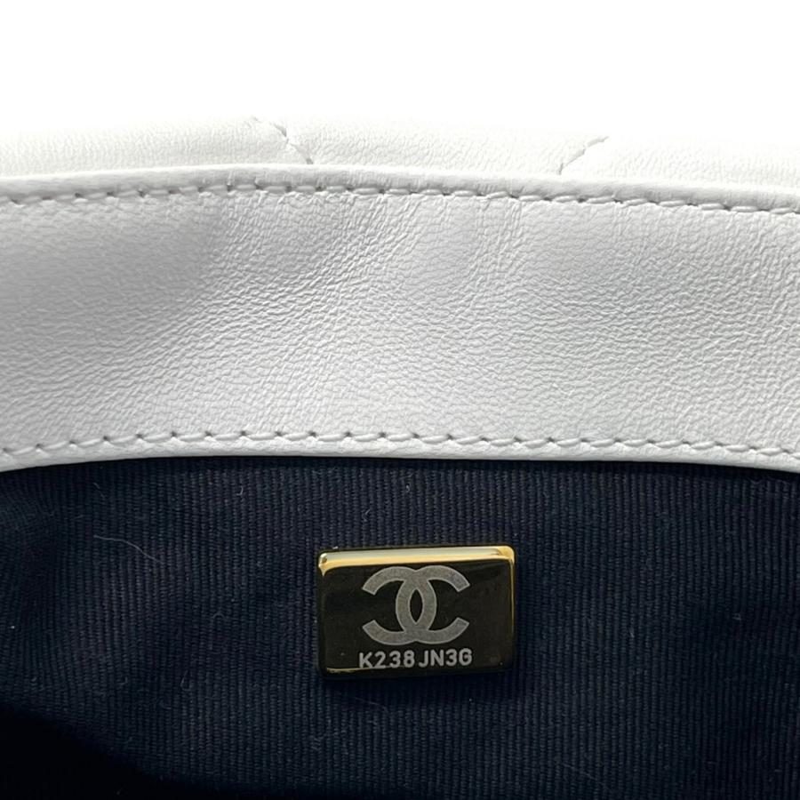 NEW Chanel White Small 22S Lambskin Chanel 19 Flap Bag Crossbody Shoulder Bag For Sale 12