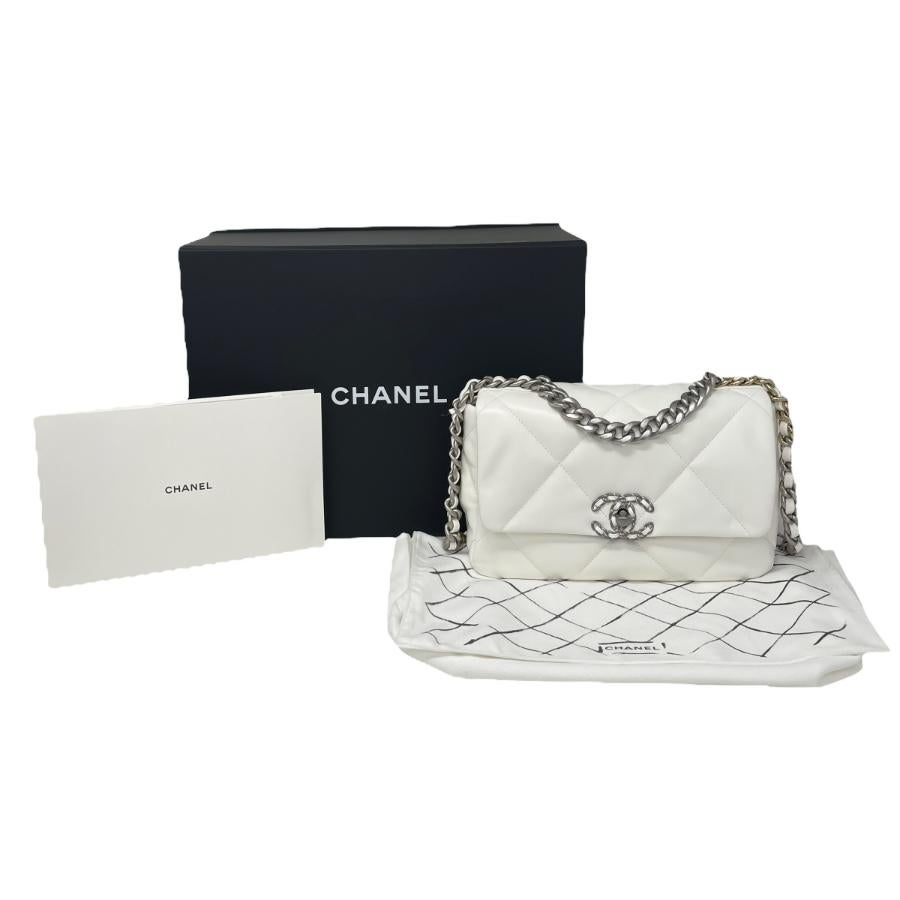 NEW Chanel White Small 22S Lambskin Chanel 19 Flap Bag Crossbody Shoulder Bag For Sale 13