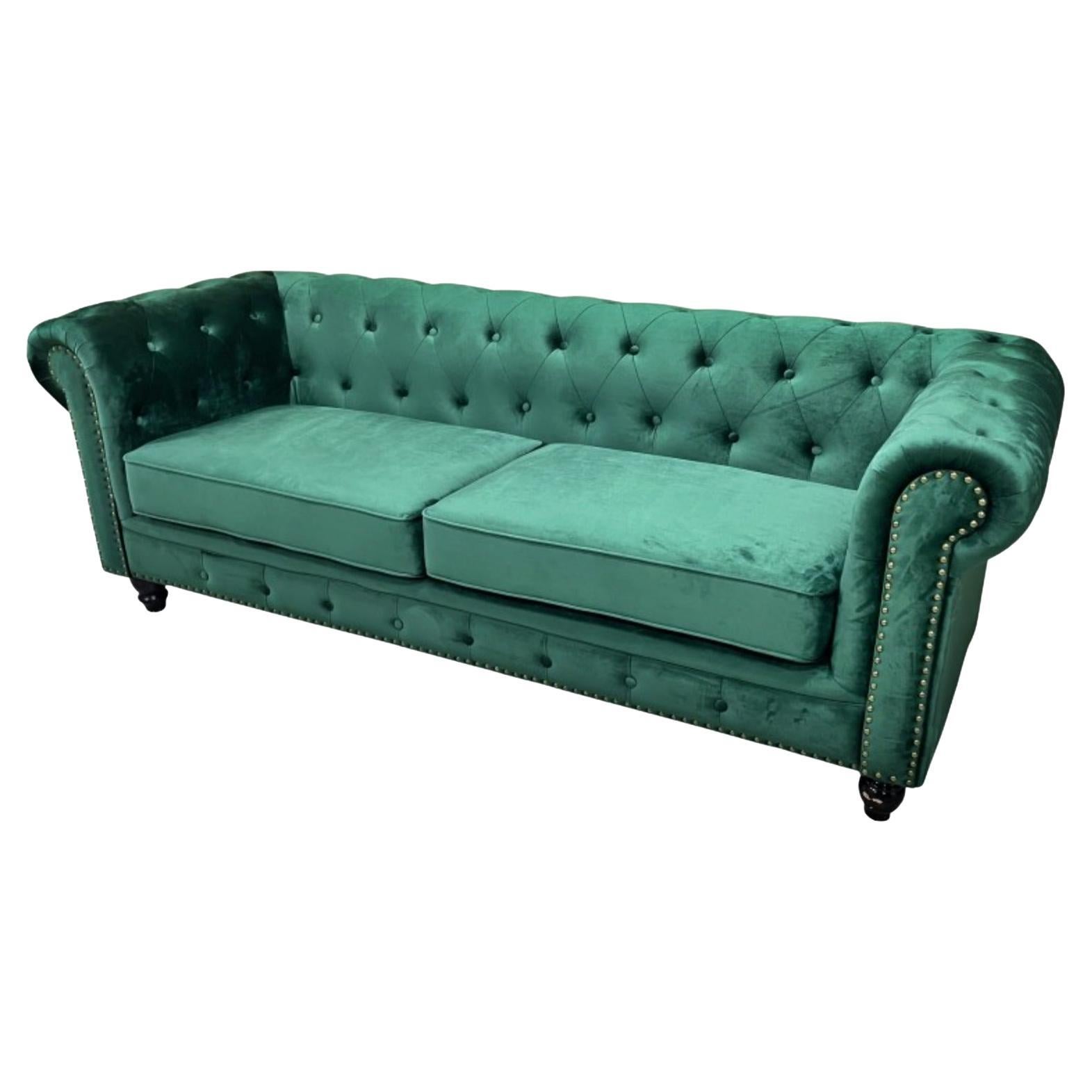 Nouveau canapé Chester Premium 3 Seater, rembourrage en velours vert en vente