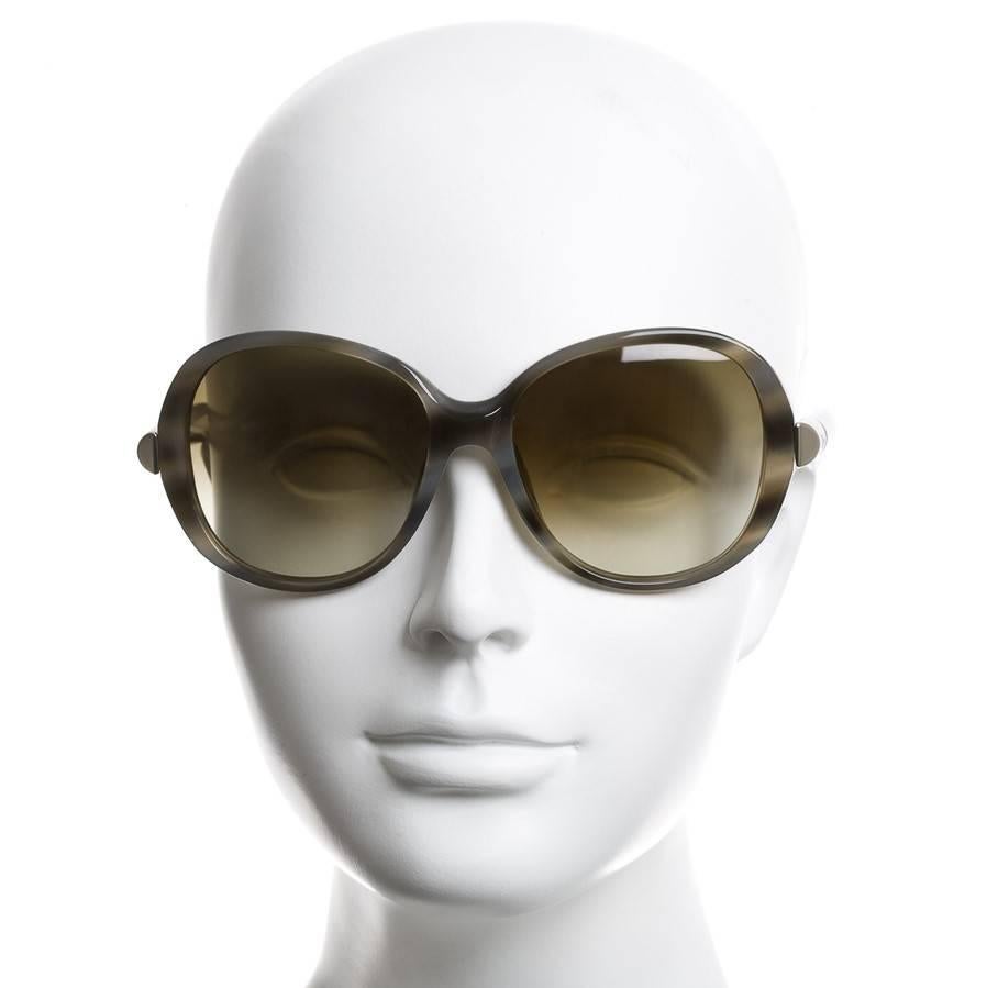 Nuevas Gafas de Sol Chloe Cuerno Tortuga Con Lucite Con Estuche y Caja en Nuevo estado para la venta en Leesburg, VA