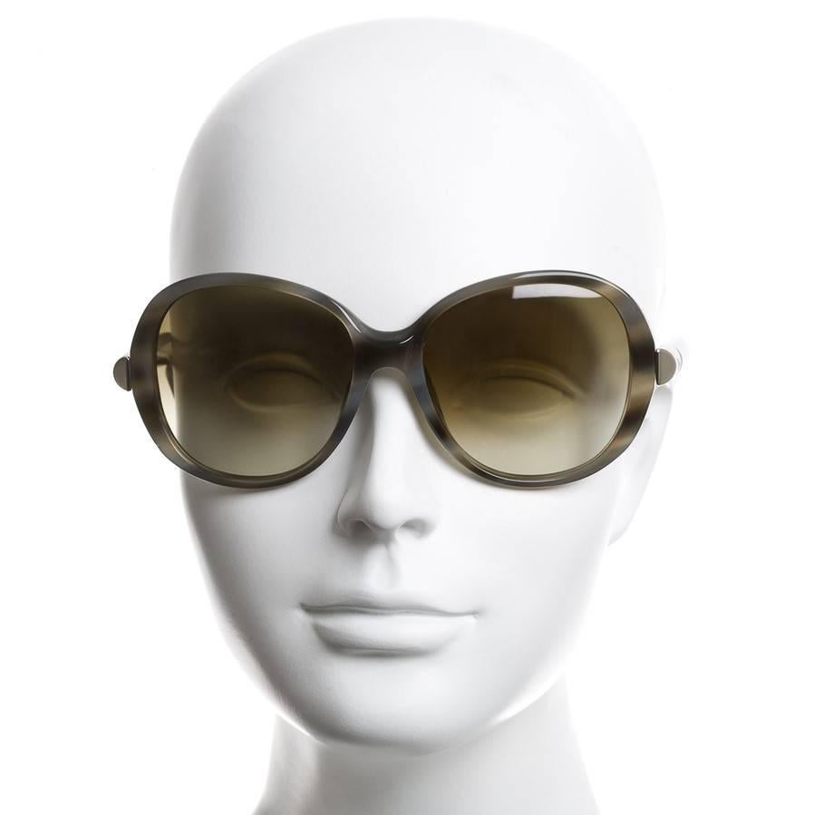 New Chloe Horn Tortoise Sunglasses With Lucite With Case & Box In New Condition In Leesburg, VA
