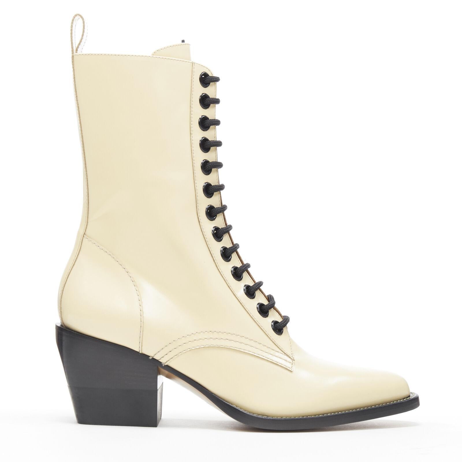 new CHLOE Runway Rylee beige leather lace up block heel pointed toe boot EU39.5
Reference: TGAS/A05616
Brand: Chloe
Model: Rylee
Collection: Runway
Material: Leather
Color: Beige
Pattern: Solid
Closure: Lace Up
Extra Details: Signature Runway Rylee