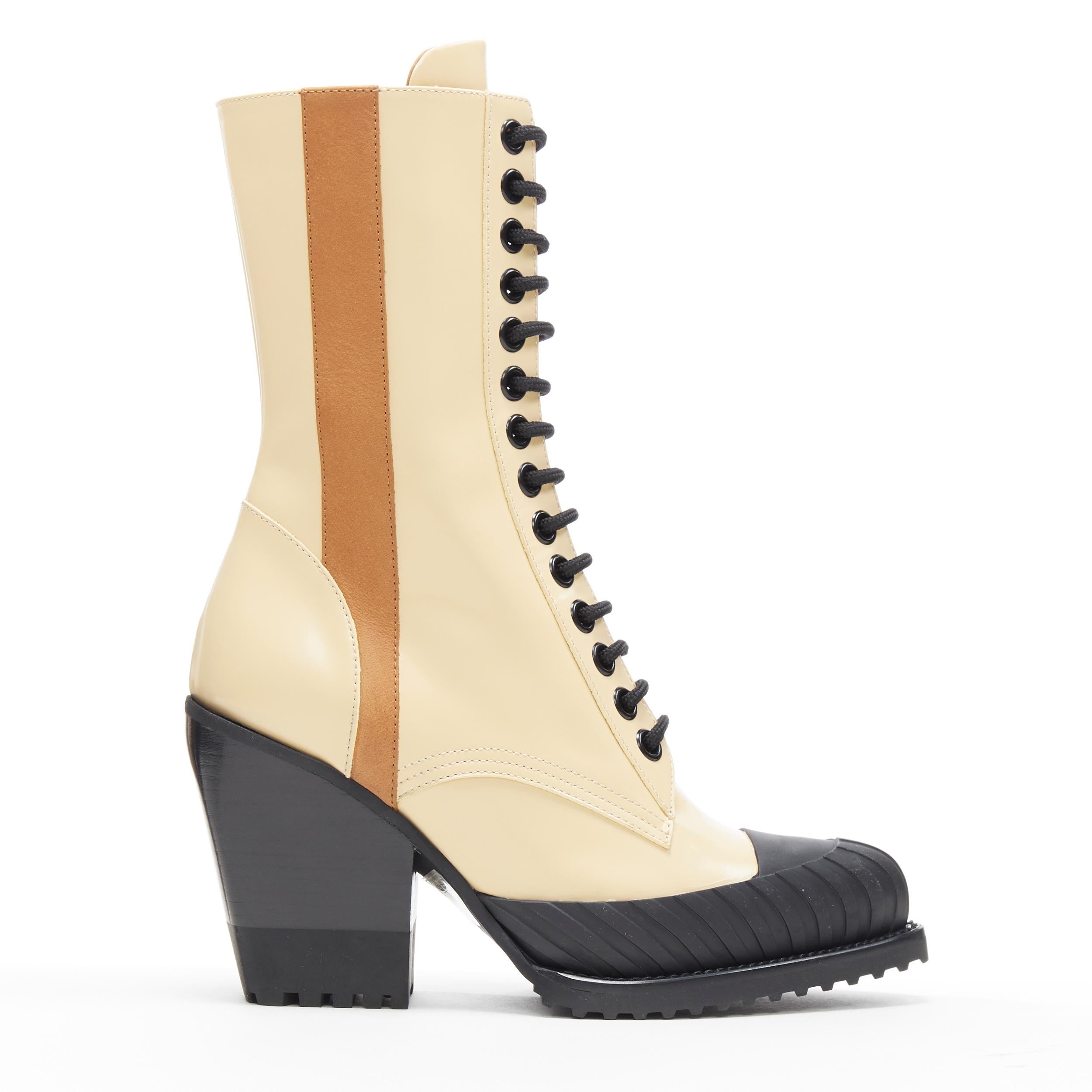 new CHLOE Runway Rylee cream brown leather block heel heel rubber toe boot EU38
Brand: Chloe
Model Name / Style: Rylee
Material: Leather
Color: Beige
Pattern: Solid
Closure: Lace up
Extra Detail: Signature Runway Rylee boots by Chloe. Ankle boots.