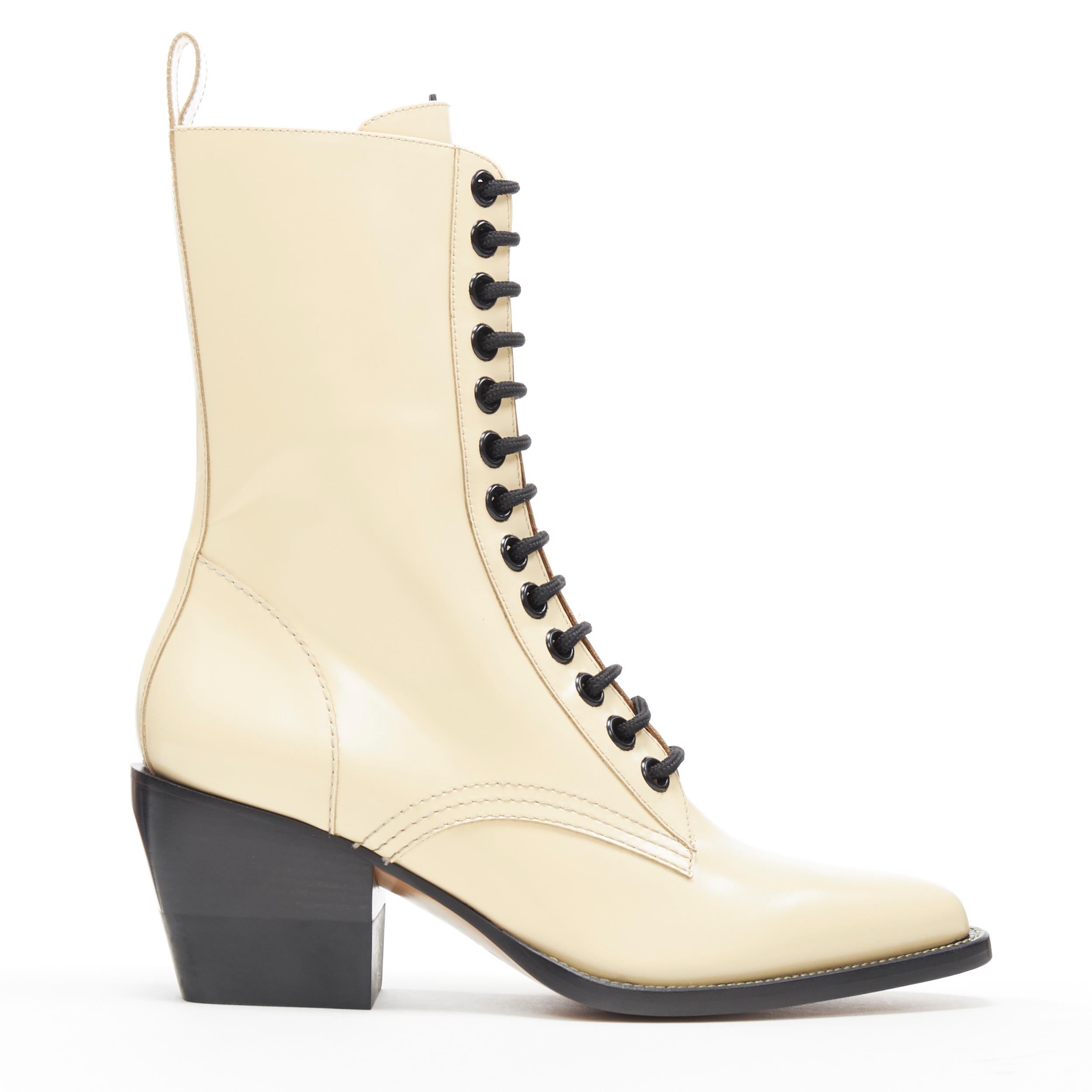 new CHLOE Runway Rylee cream leather lace up block heel pointed toe boot EU39.5
Brand: Chloe
Model Name / Style: Rylee
Material: Leather
Color: Beige
Pattern: Solid
Closure: Lace up
Extra Detail: Signature Runway Rylee boots by Chloe. Ankle boots.