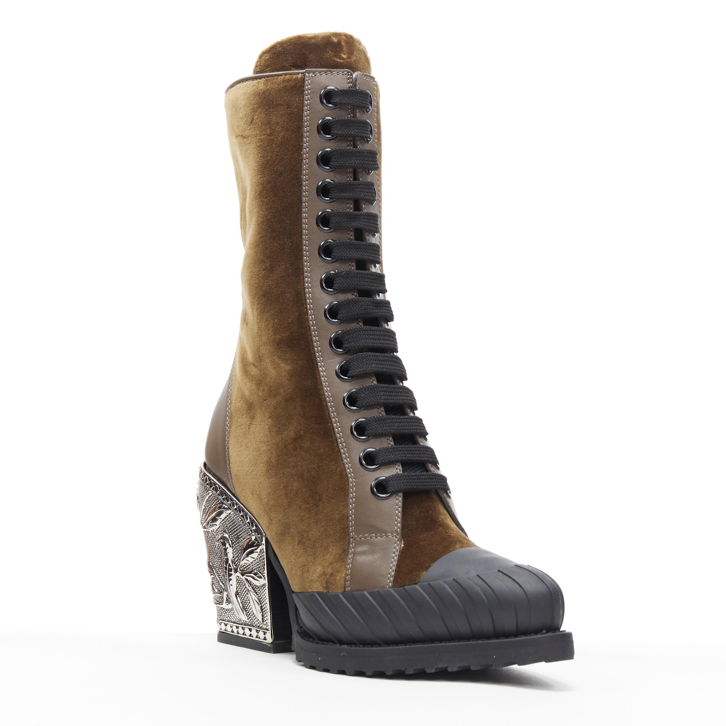 new CHLOE Runway Rylee dark green velvet baroque metal heel rubber toe boot EU37
Brand: Chloe
Model Name / Style: Rylee
Material: Velvet
Color: Green
Pattern: Solid
Closure: Lace up
Extra Detail: Signature Runway Rylee boots by Chloe. Ankle boots.