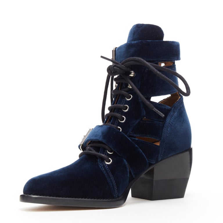 chloé rylee buckle boots